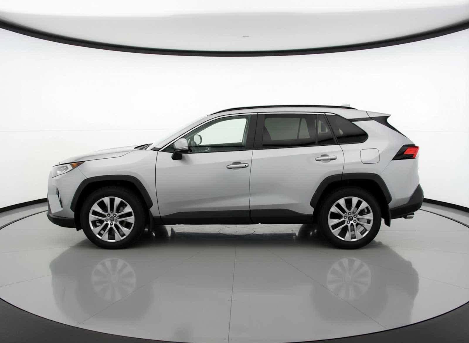 Thumbnail: 2021 Toyota RAV4 - 8