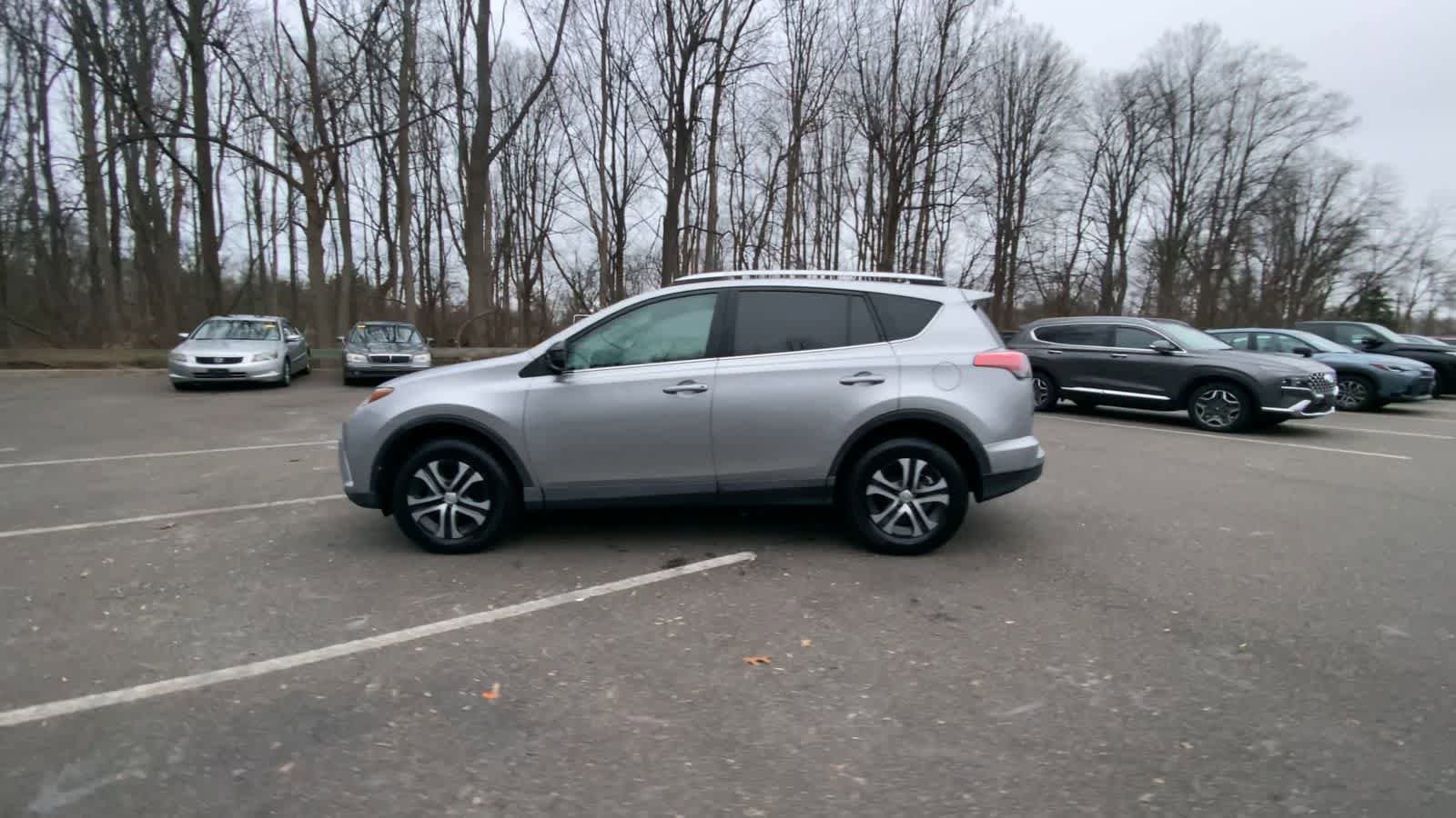 Thumbnail: 2016 Toyota RAV4 - 11