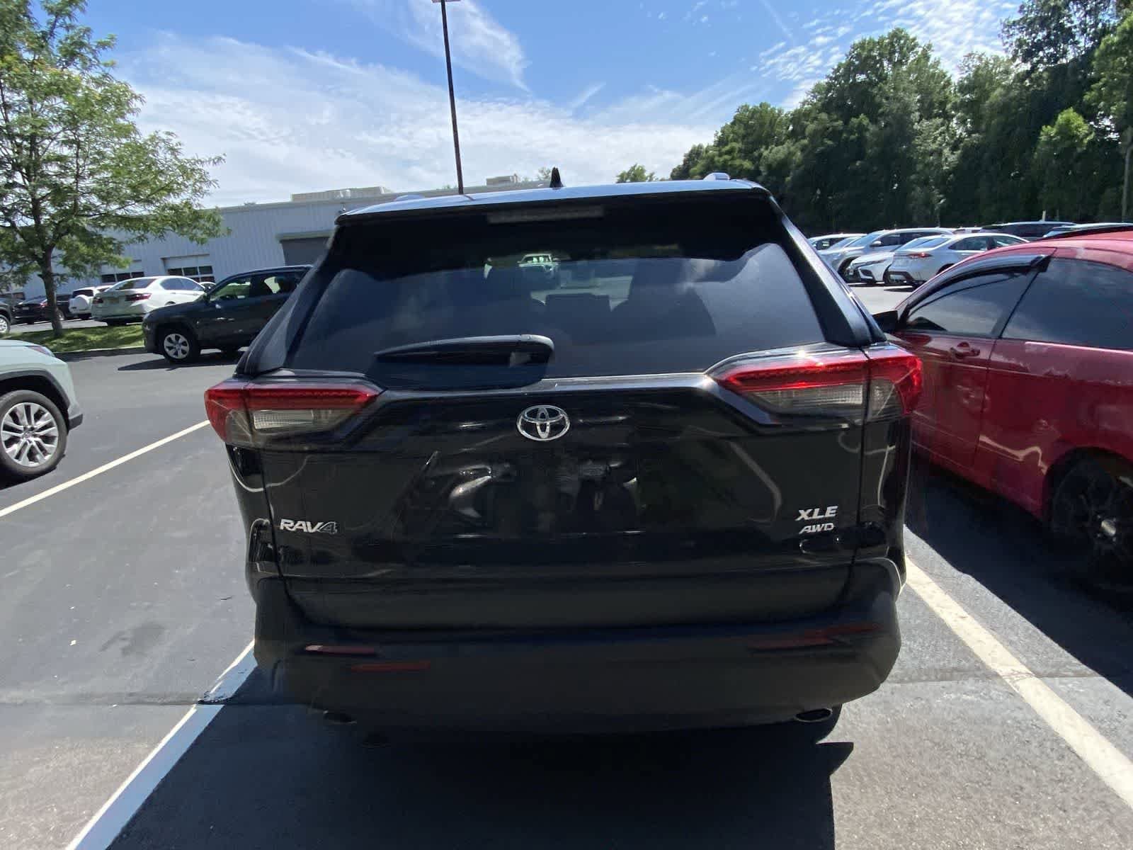 Thumbnail: 2022 Toyota RAV4 - 8