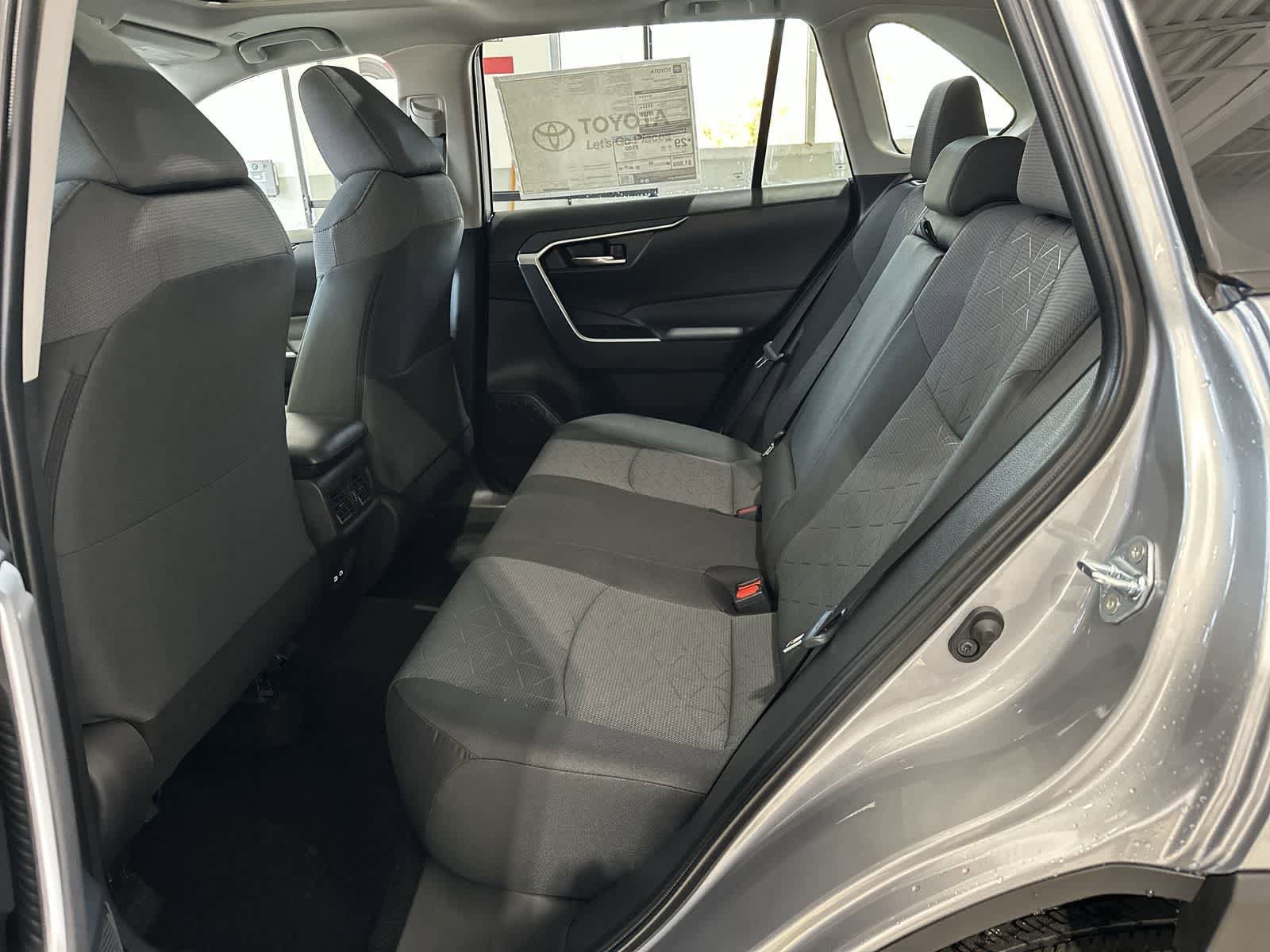 Thumbnail: 2025 Toyota RAV4 - 23