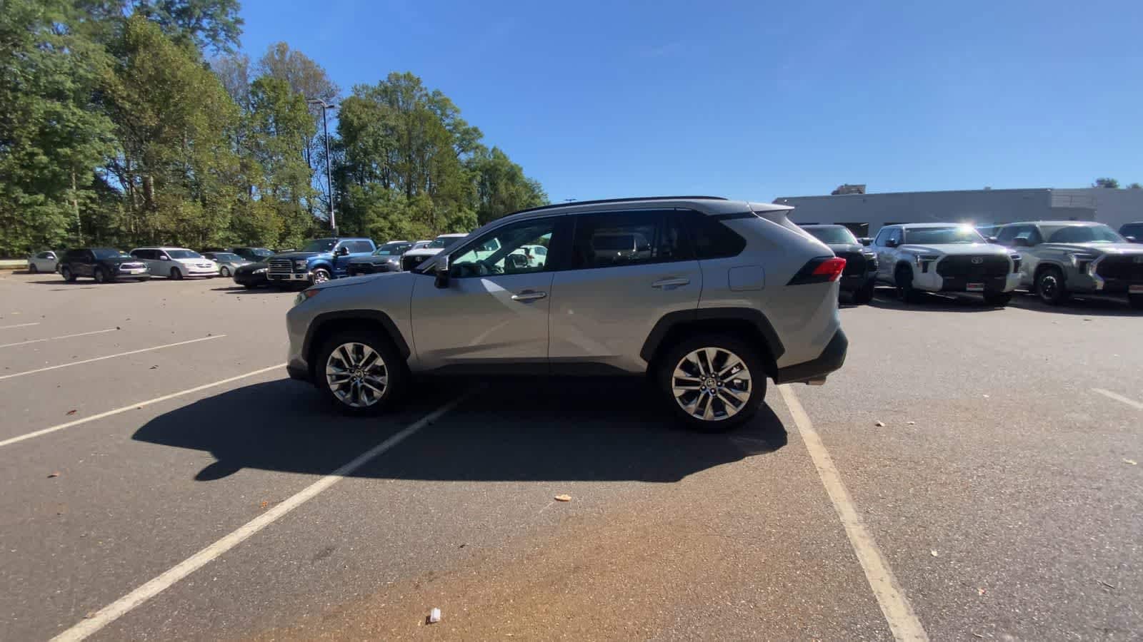 Thumbnail: 2021 Toyota RAV4 - 5