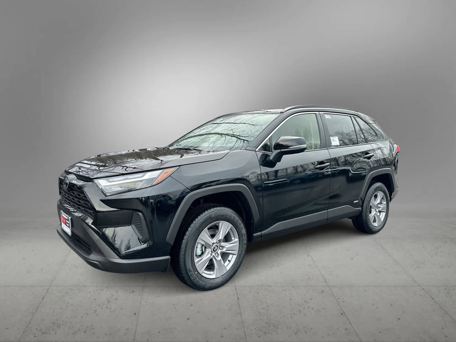 2025 Toyota RAV4 XLE's photo