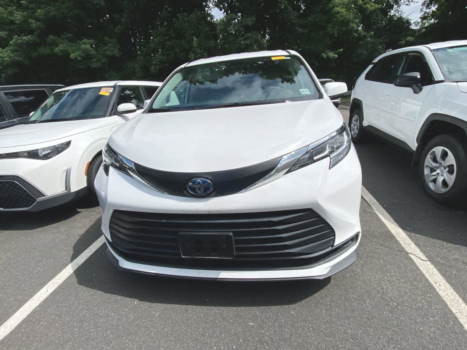 Thumbnail: 2023 Toyota Sienna - 2