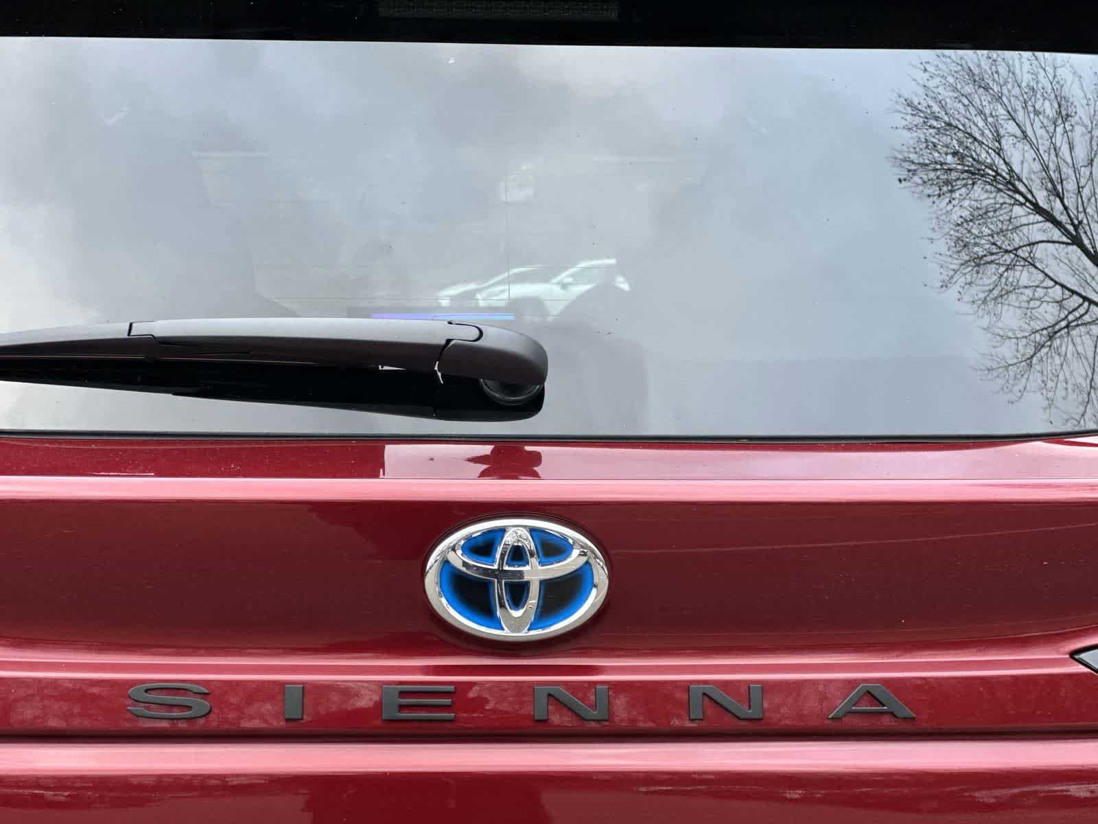 Thumbnail: 2025 Toyota Sienna - 18