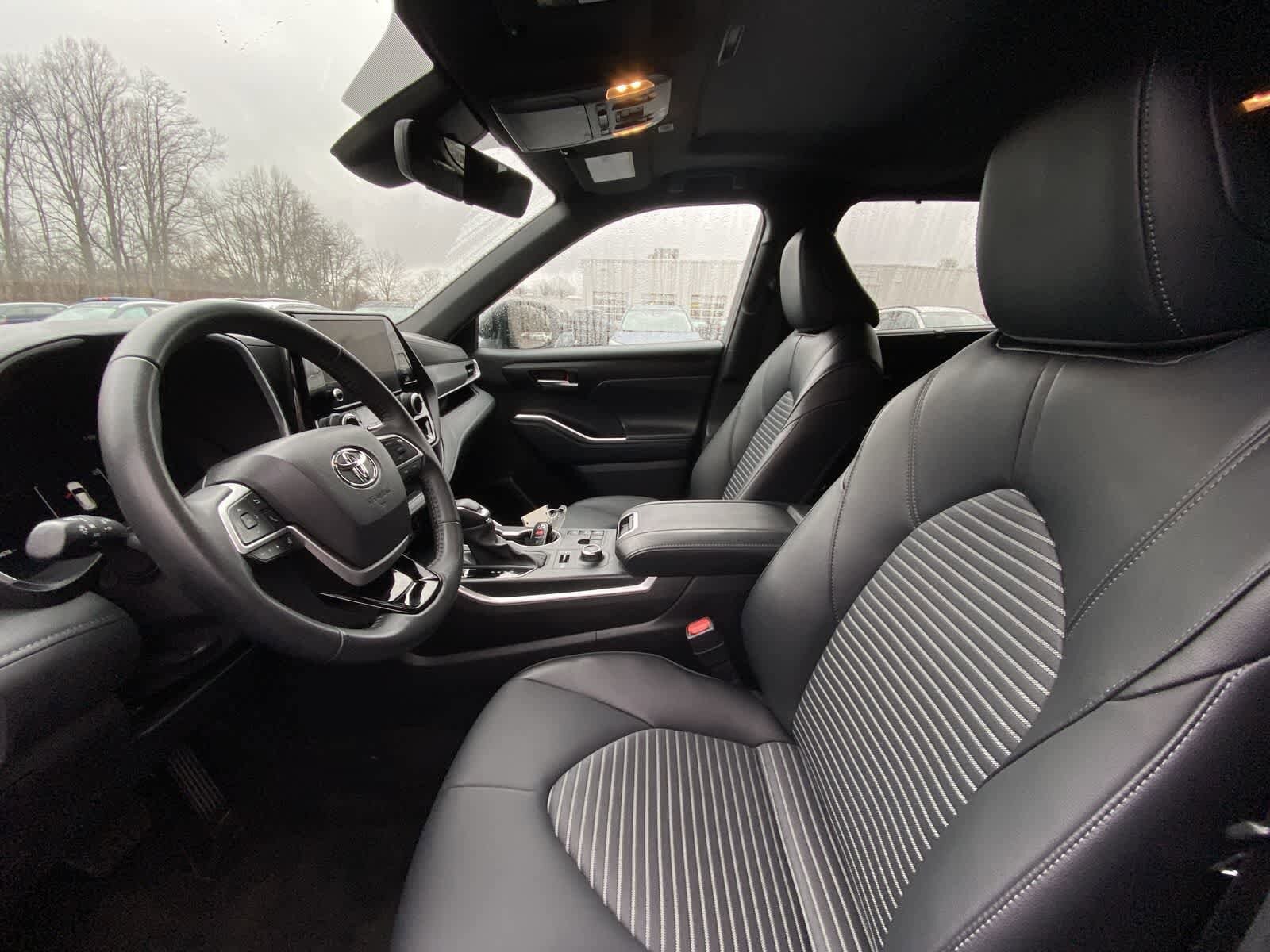 Thumbnail: 2025 Toyota Highlander - 30