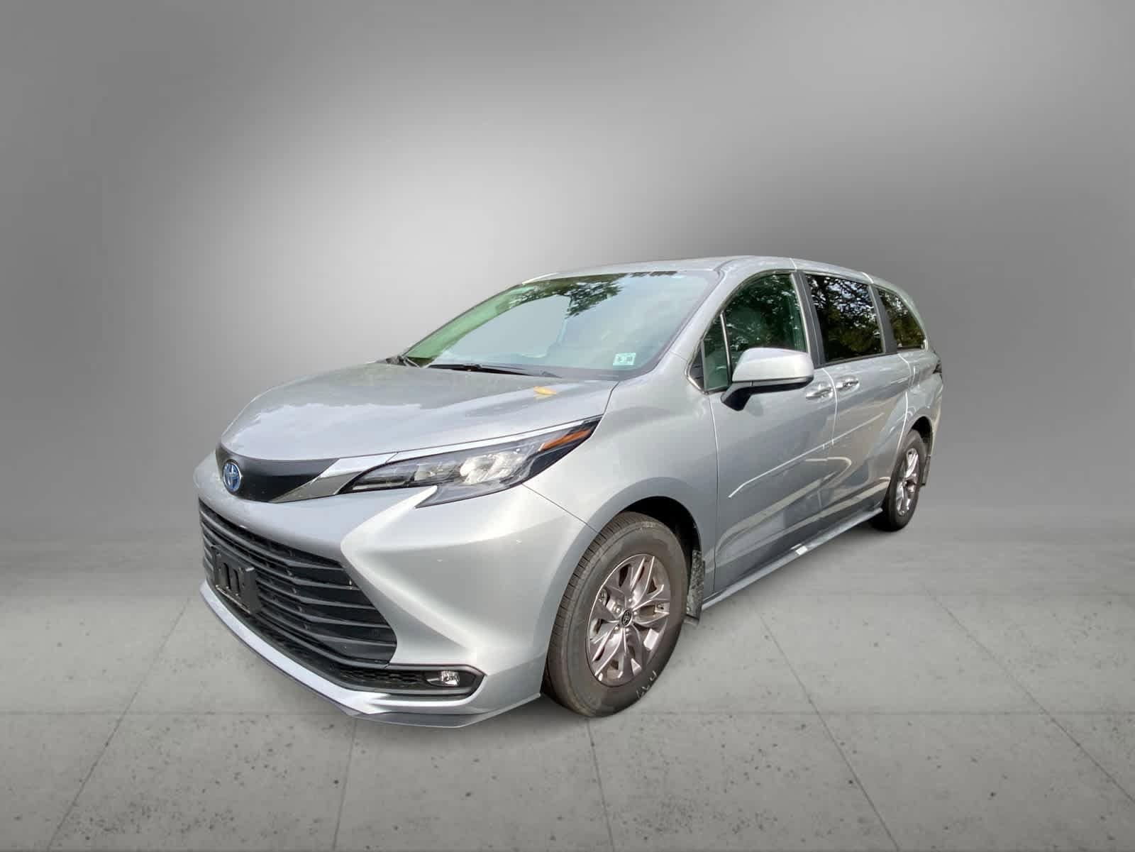 Thumbnail: 2025 Toyota Sienna - 1