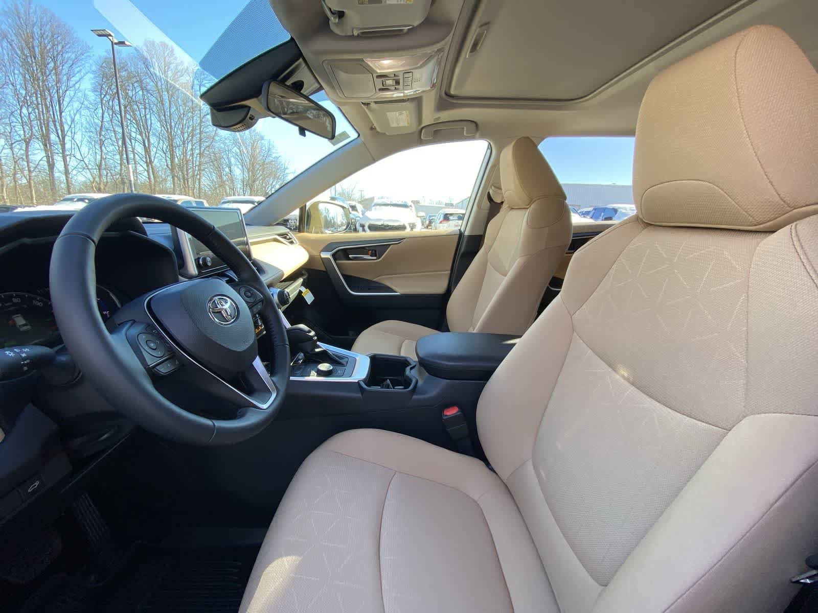 Thumbnail: 2025 Toyota RAV4 - 17