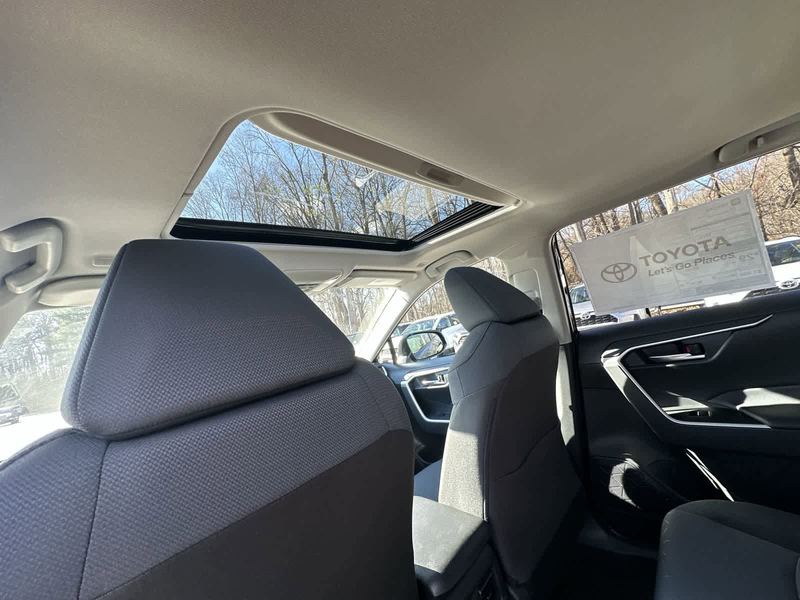 Thumbnail: 2025 Toyota RAV4 - 34