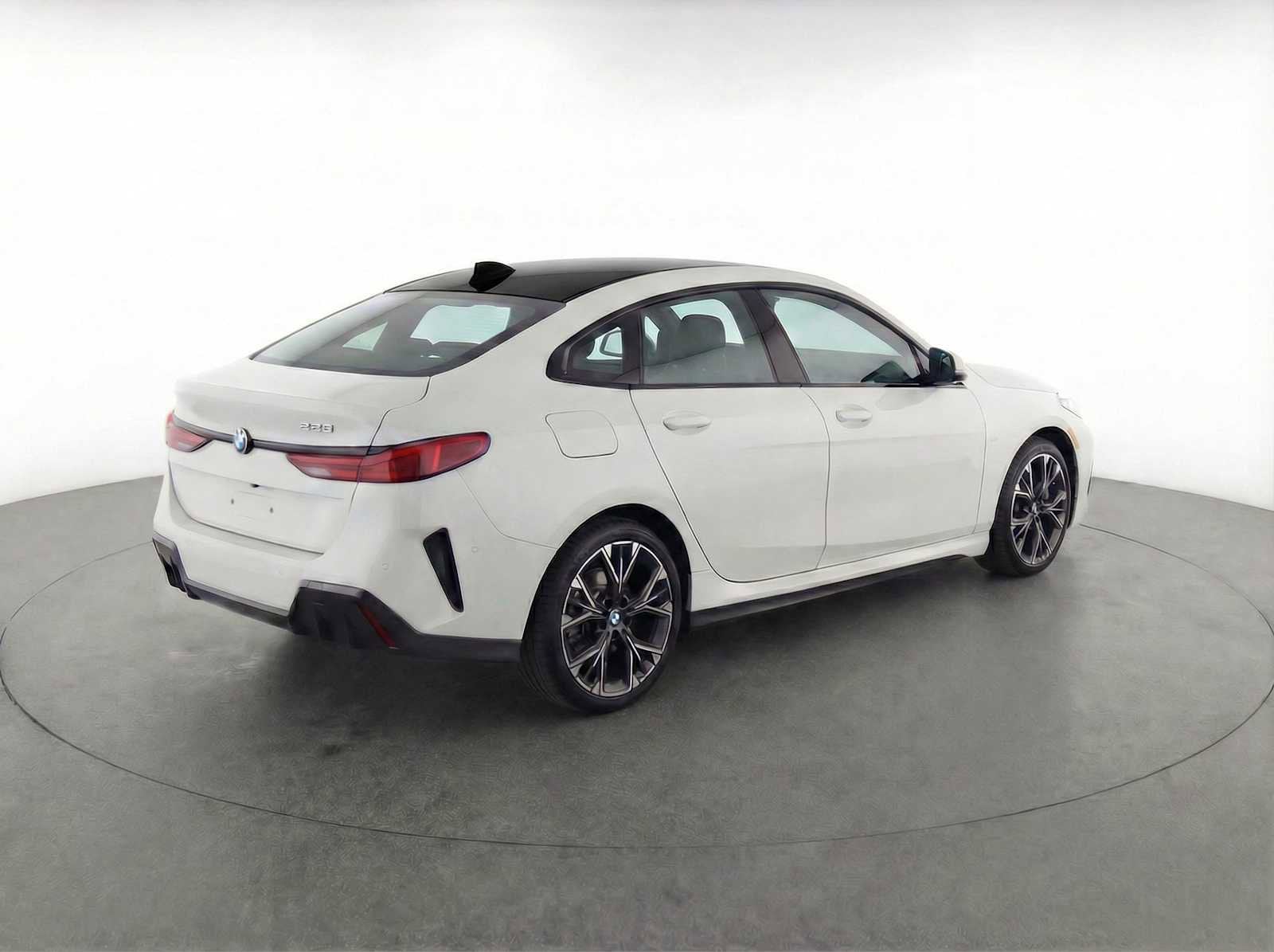 Thumbnail: 2025 BMW 2 Series - 4