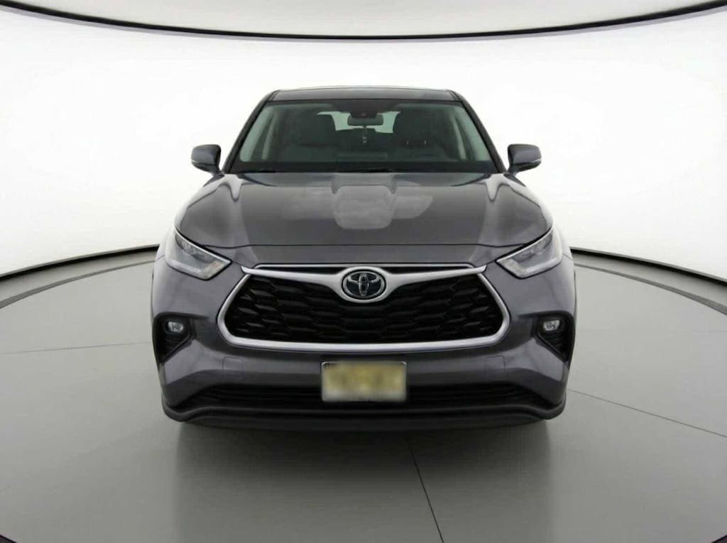 Used 2021 Toyota Highlander LE SUV