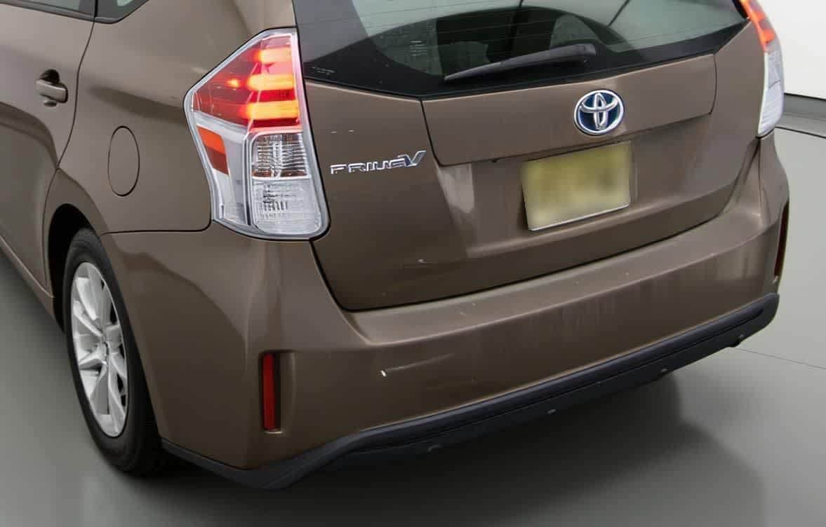 Thumbnail: 2015 Toyota Prius v - 9