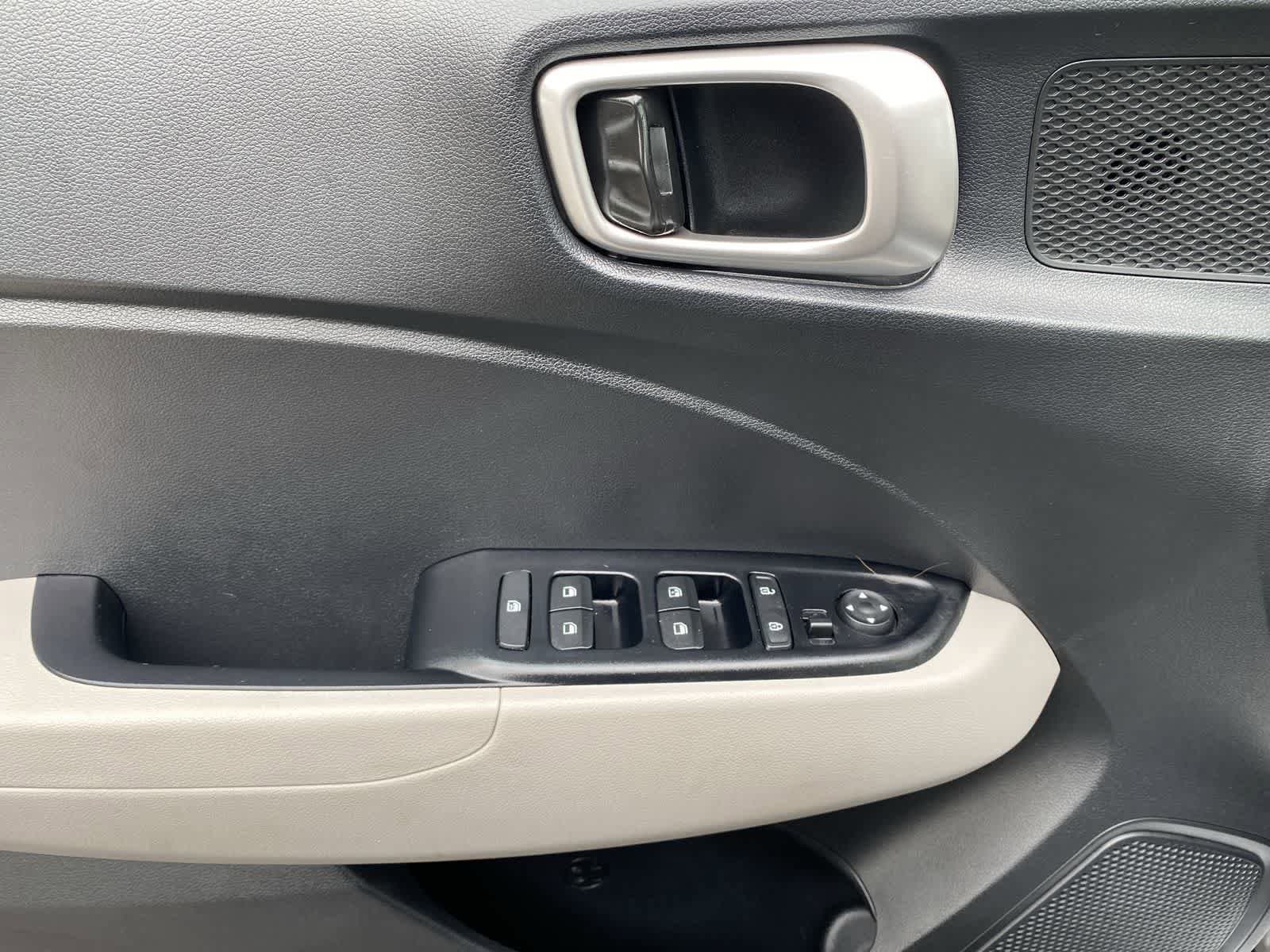 Thumbnail: 2023 Hyundai Venue - 16