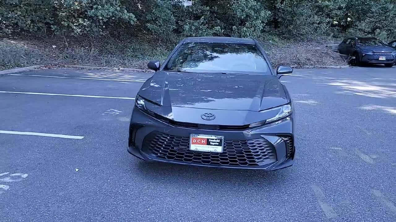 2025 Toyota Camry SE photo 3