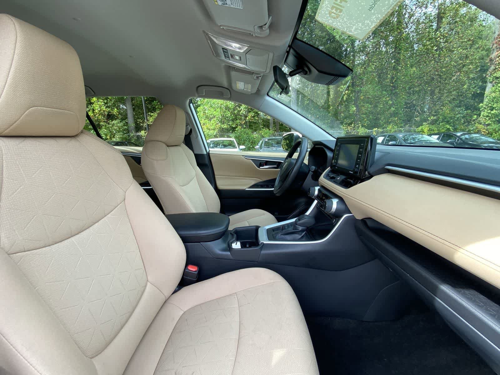 Thumbnail: 2022 Toyota RAV4 - 20