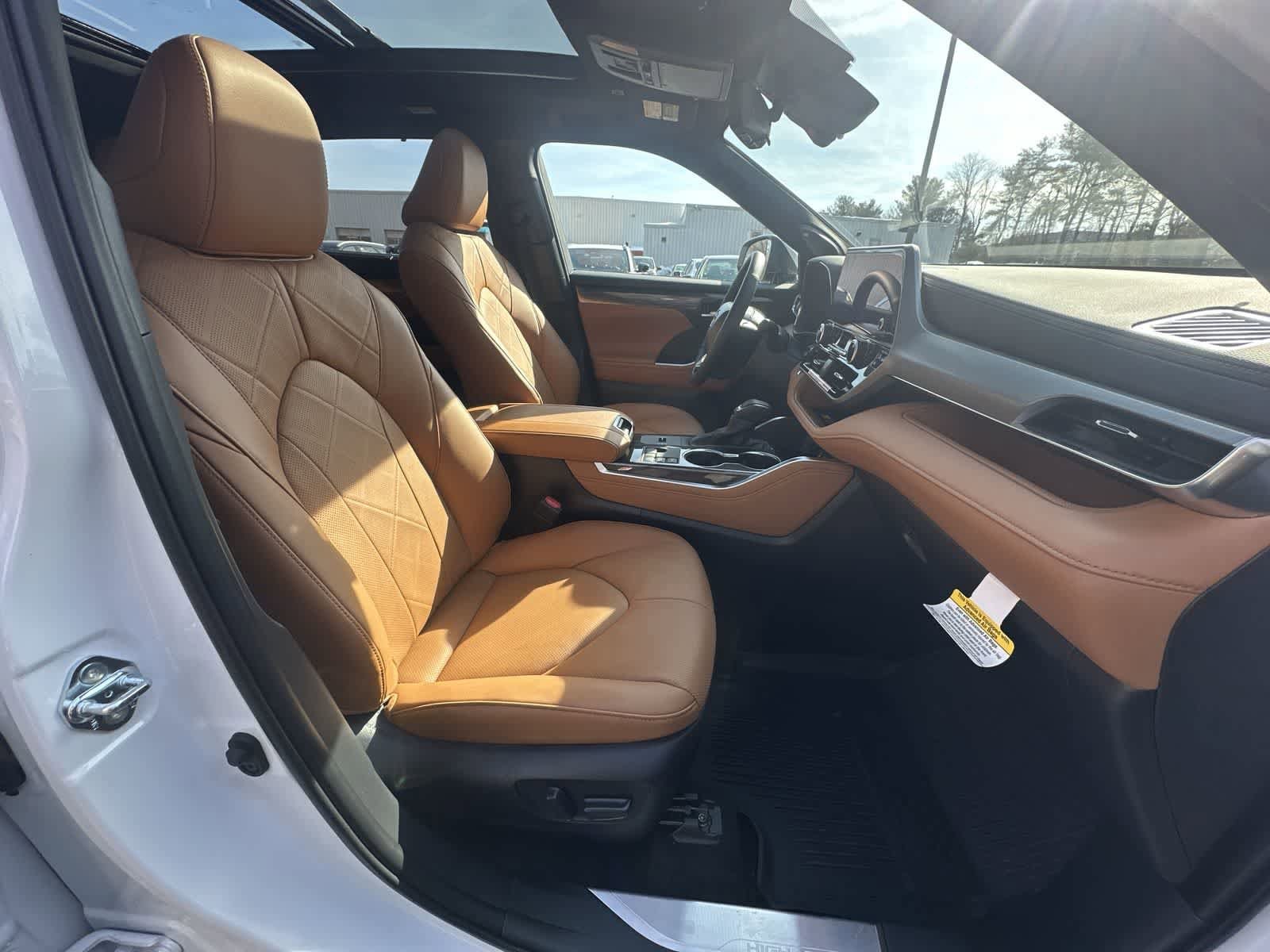 Thumbnail: 2025 Toyota Highlander - 41