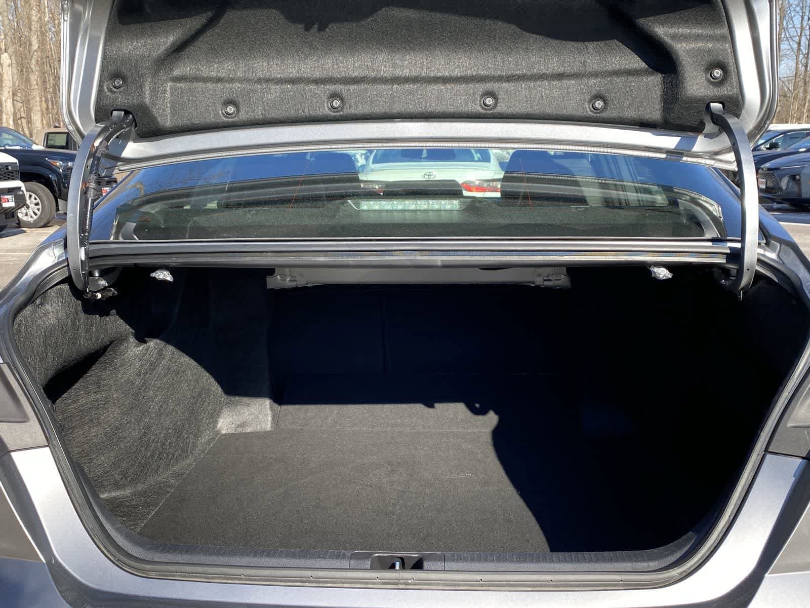 Thumbnail: 2025 Toyota Camry - 15