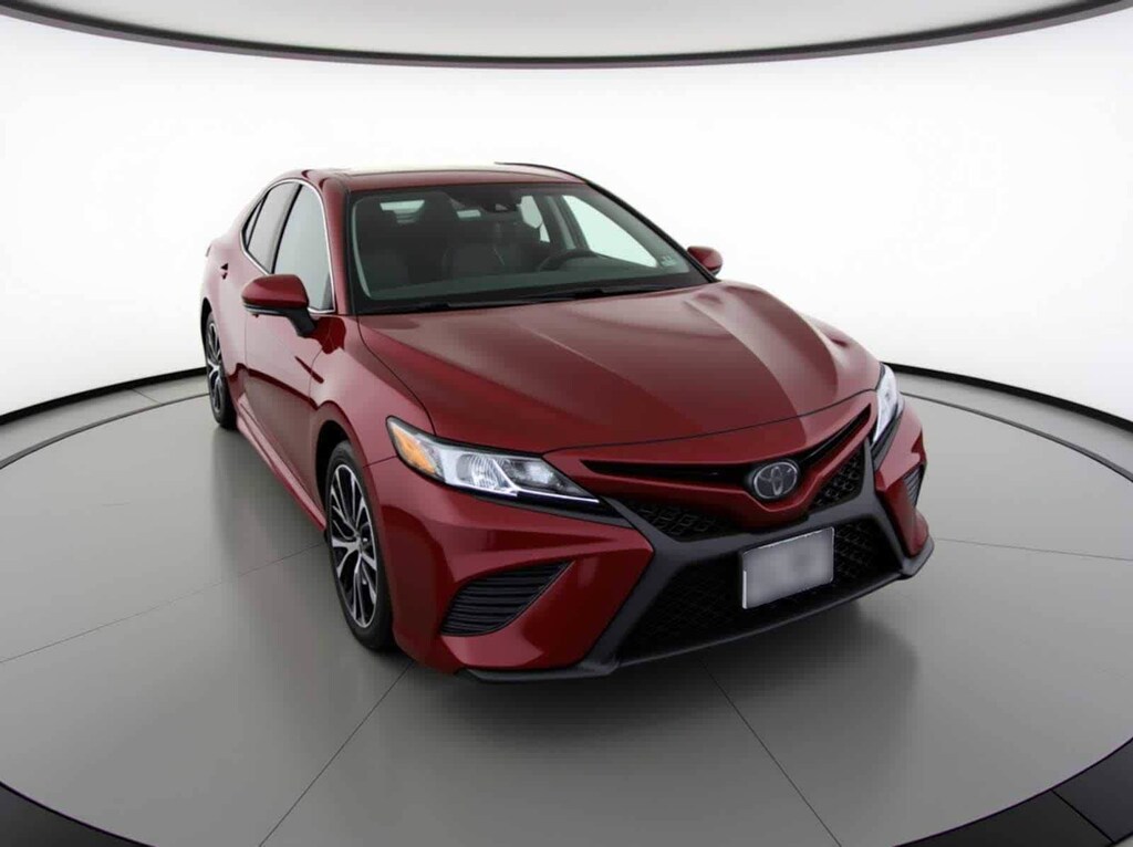 Used 2018 Toyota Camry SE Sedan