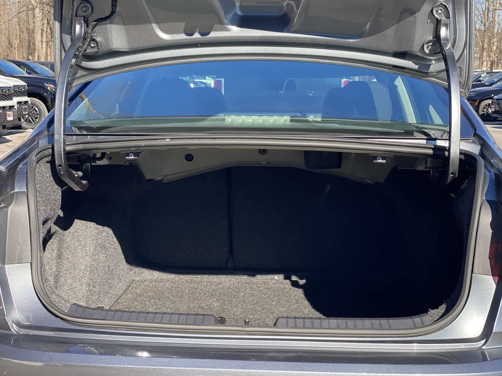 Thumbnail: 2019 Volkswagen Jetta - 18