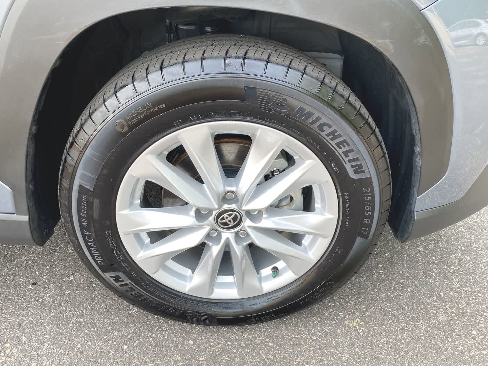 2024 Toyota Corolla Cross LE 14
