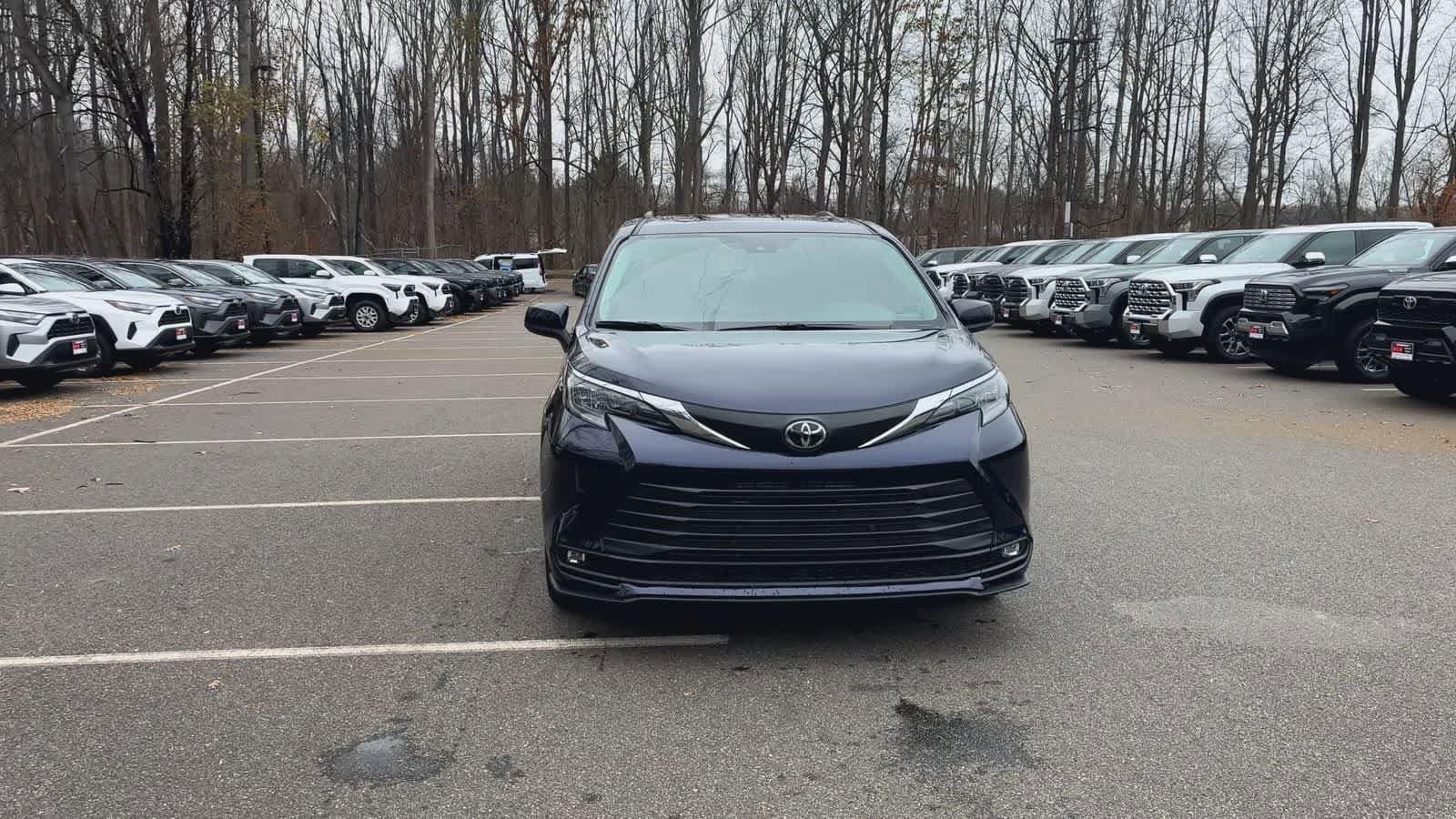 Thumbnail: 2026 Toyota Sienna - 3