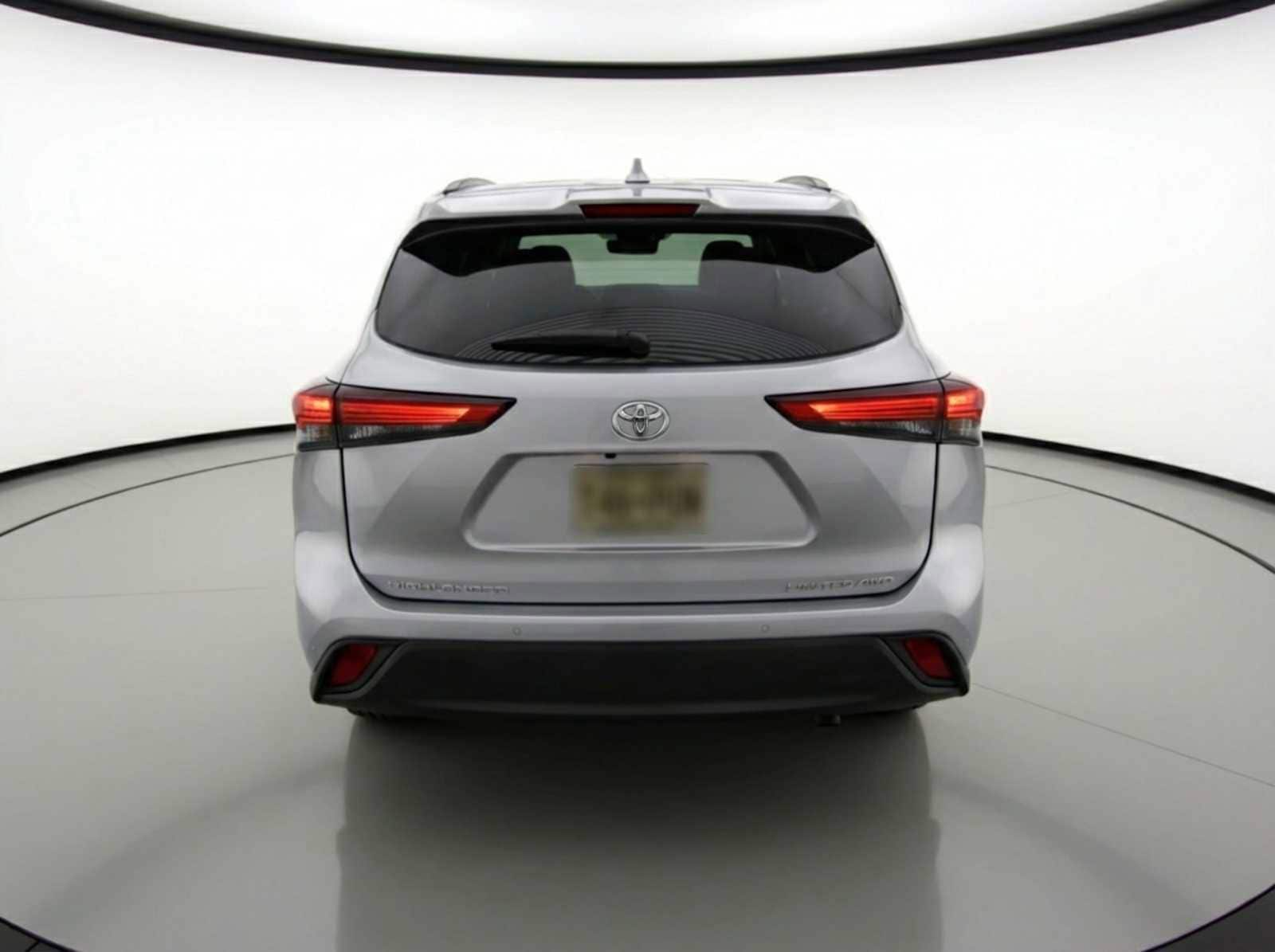 Thumbnail: 2022 Toyota Highlander - 4