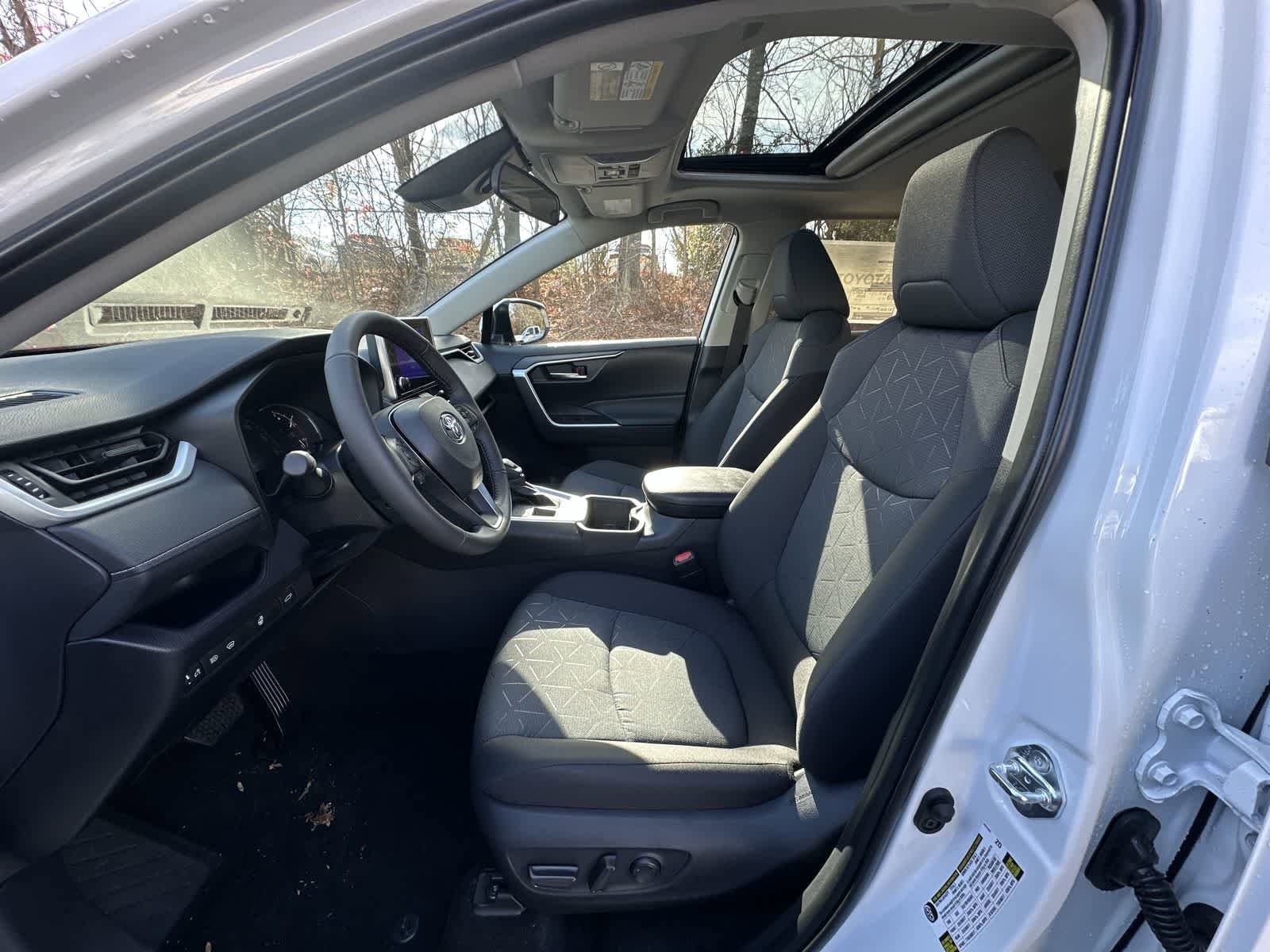 Thumbnail: 2025 Toyota RAV4 - 26