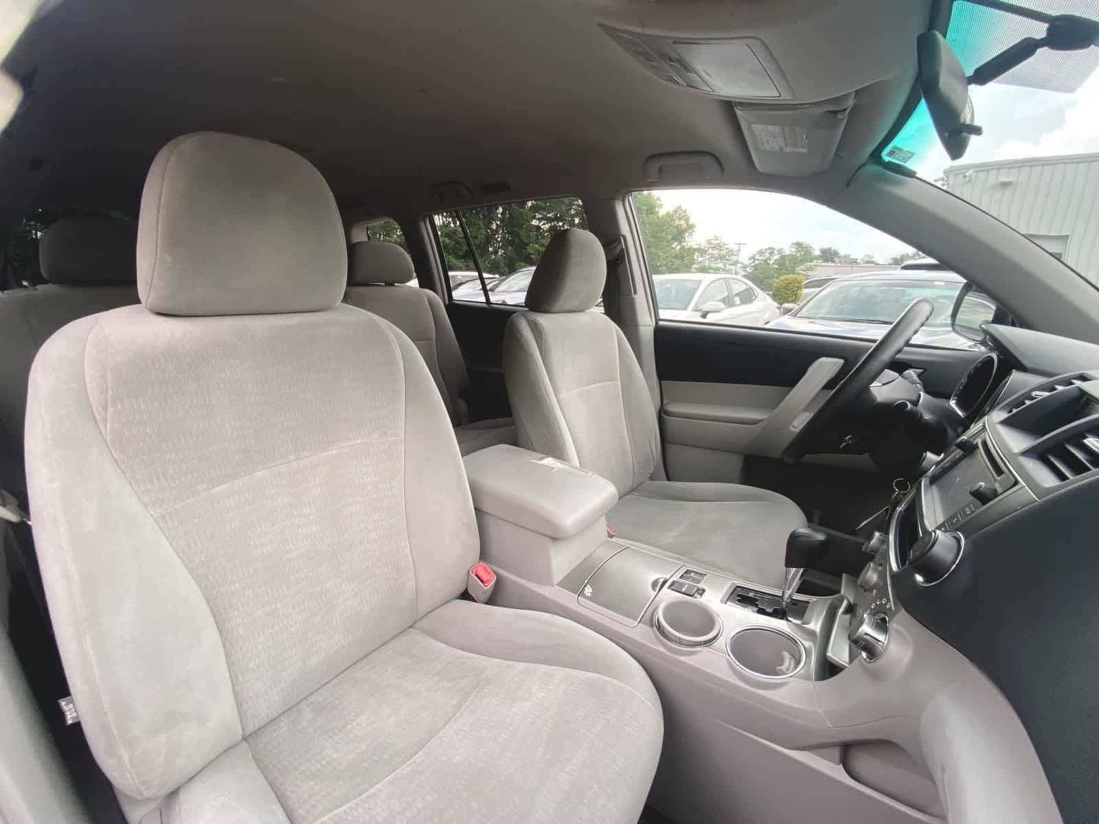Thumbnail: 2013 Toyota Highlander - 21