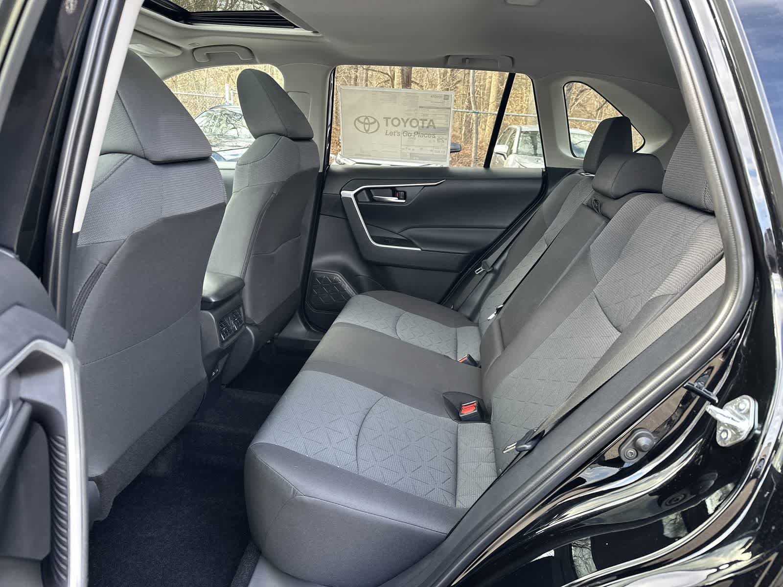 Thumbnail: 2025 Toyota RAV4 - 32