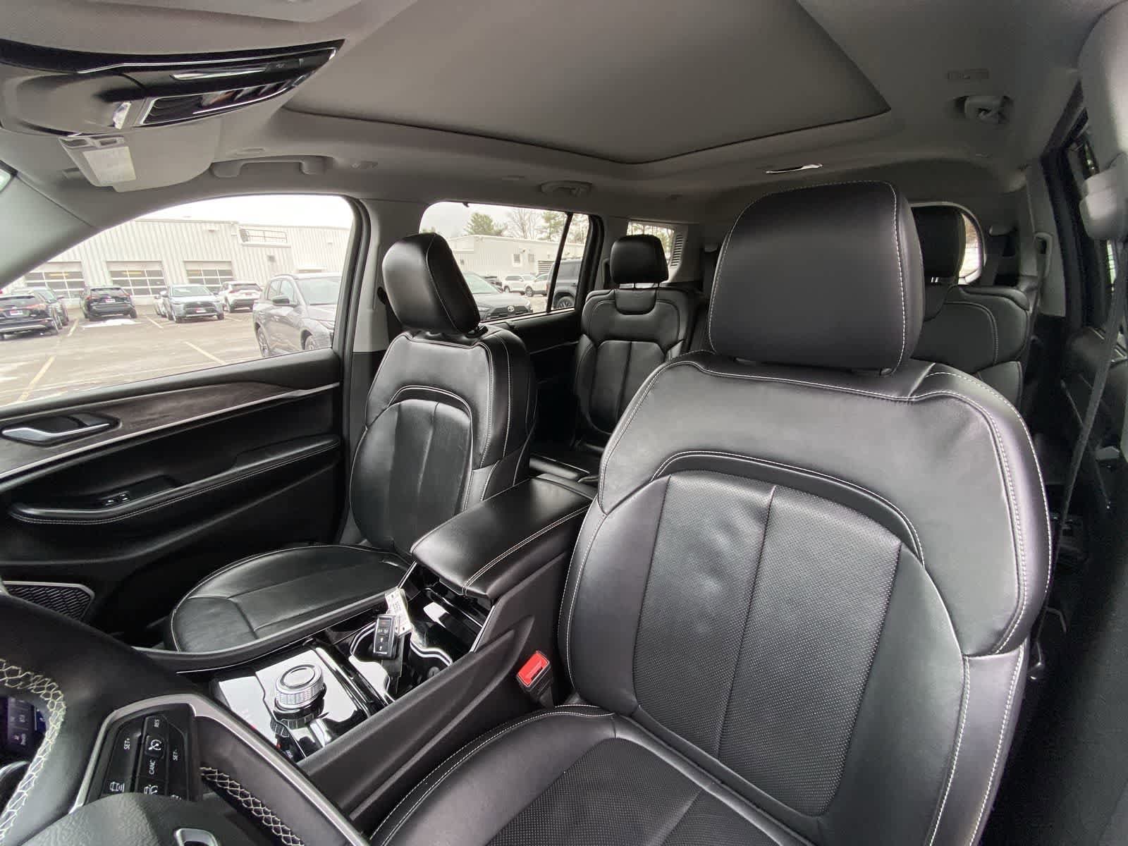 Thumbnail: 2022 Jeep Grand Cherokee - 21