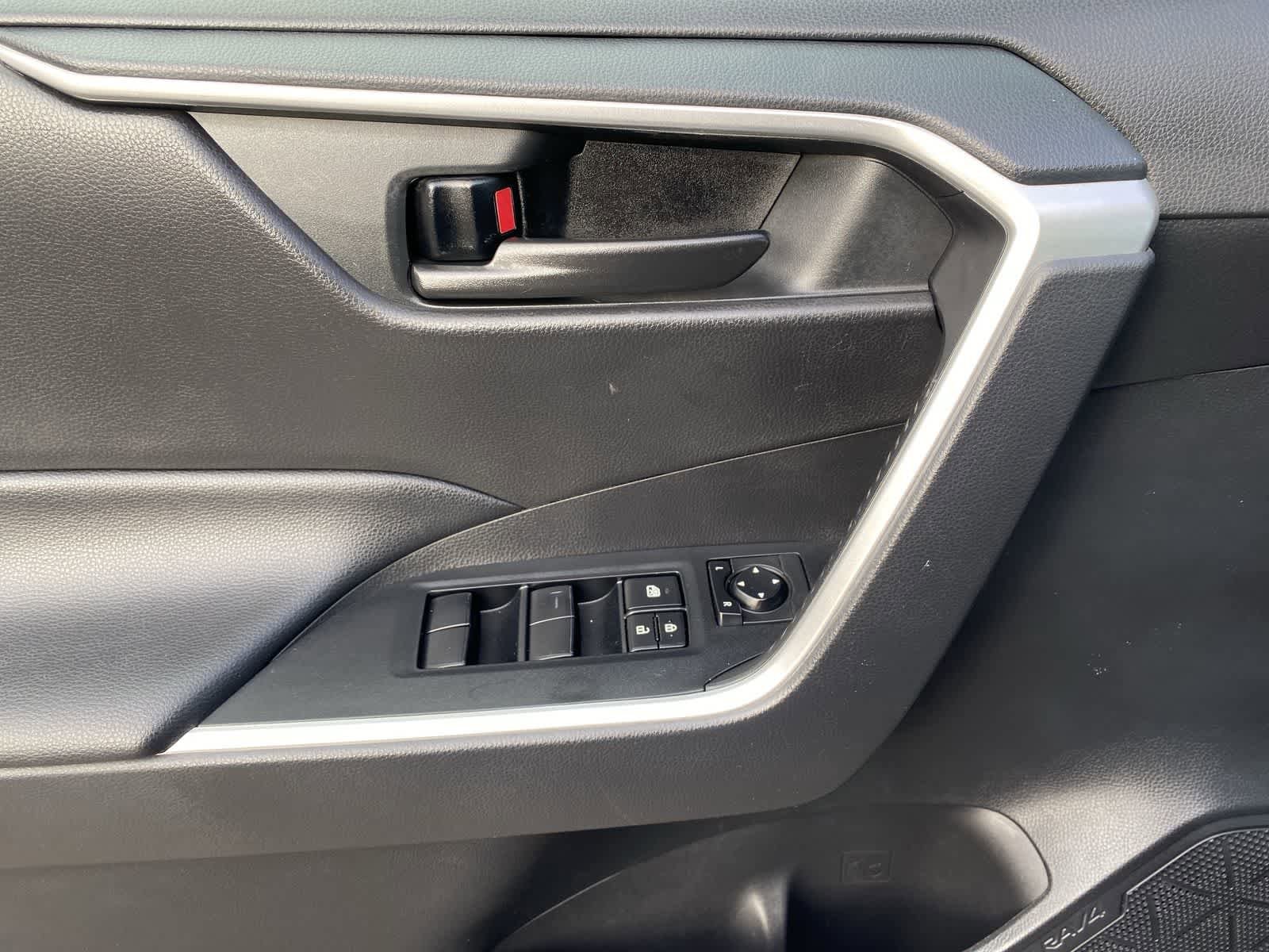 Thumbnail: 2020 Toyota RAV4 - 25