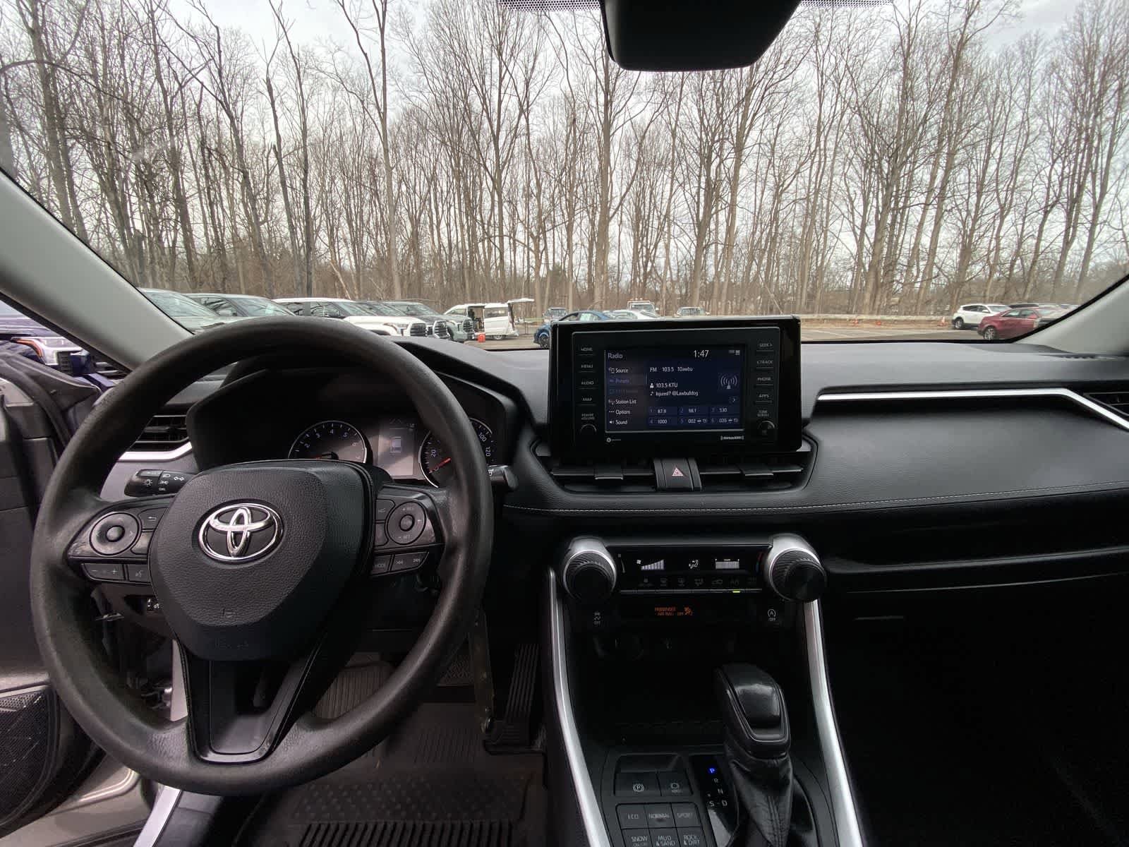 Thumbnail: 2021 Toyota RAV4 - 25