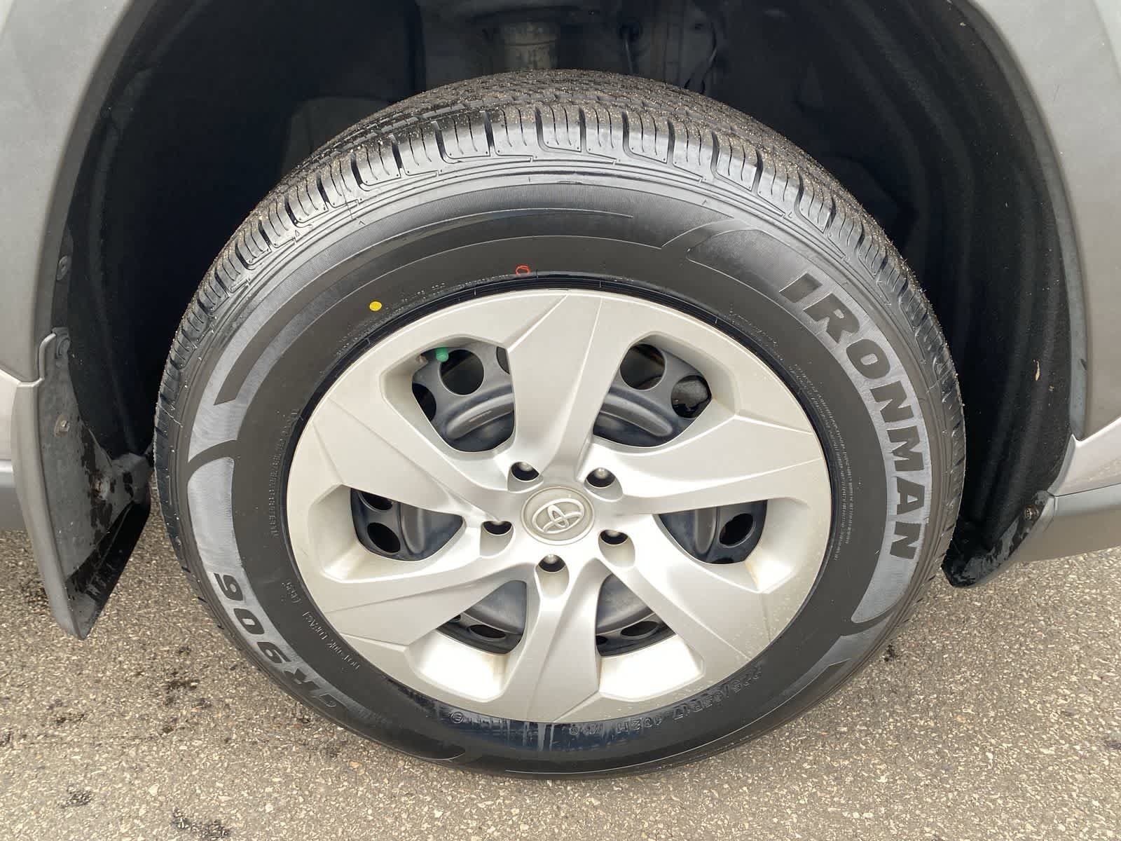 Thumbnail: 2021 Toyota RAV4 - 21