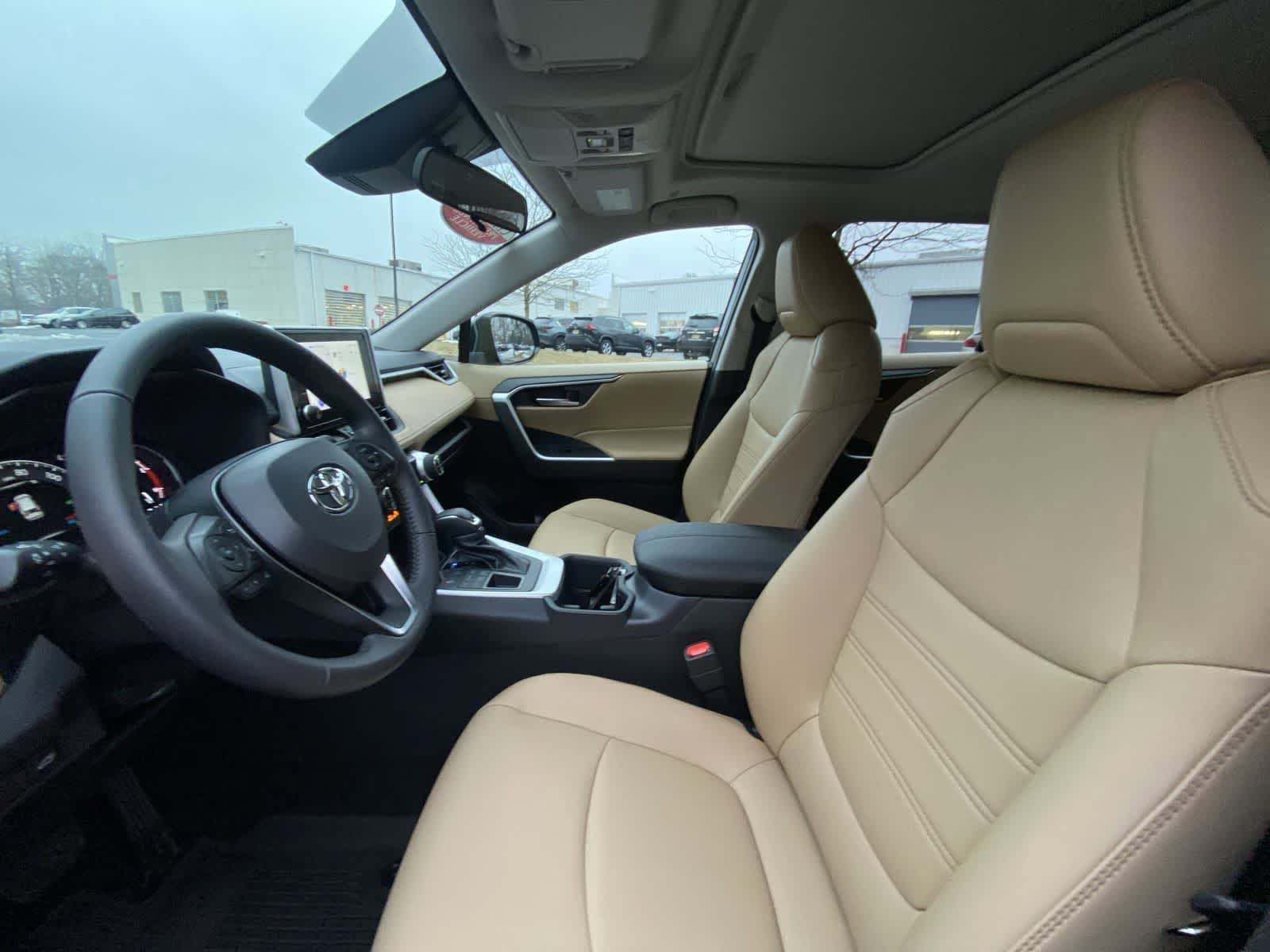 Thumbnail: 2025 Toyota RAV4 - 27