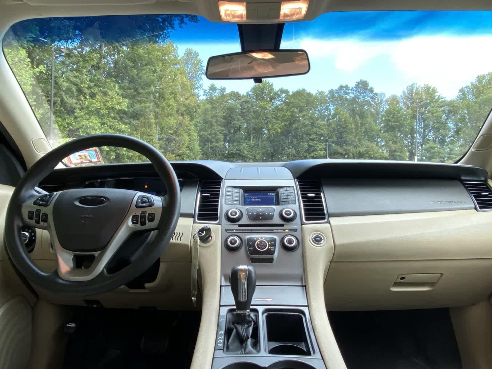 2019 Ford Taurus SE - Photo 22