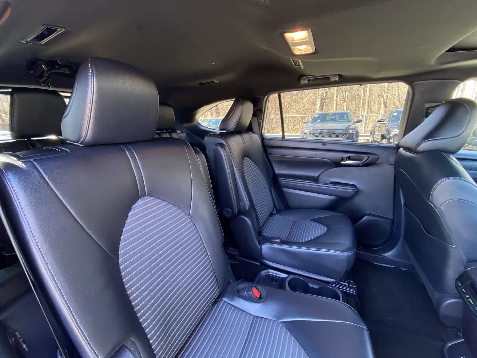 Thumbnail: 2025 Toyota Highlander - 26