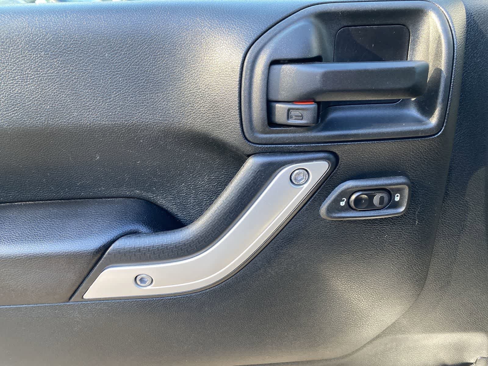 Thumbnail: 2016 Jeep Wrangler - 16