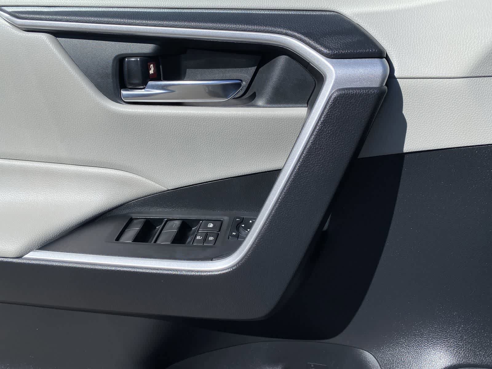 Thumbnail: 2021 Toyota RAV4 - 19