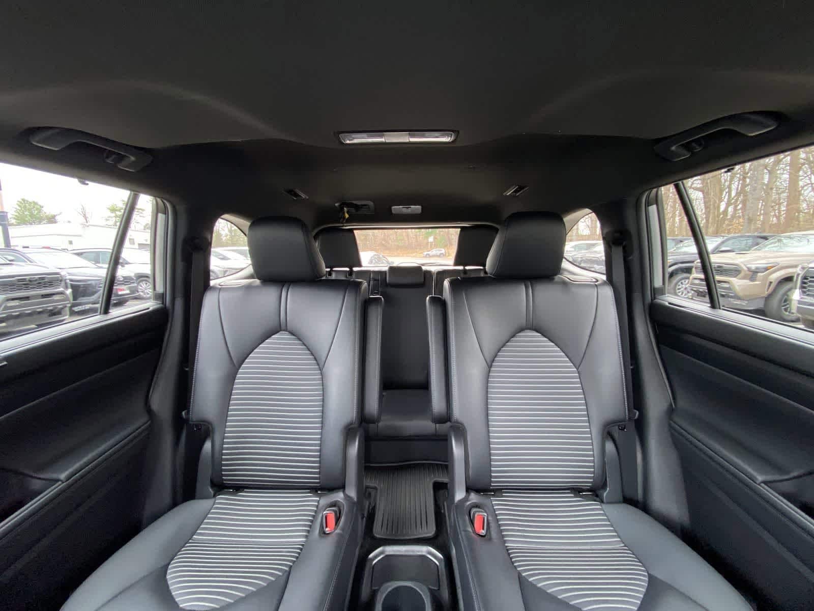 Thumbnail: 2025 Toyota Highlander - 25