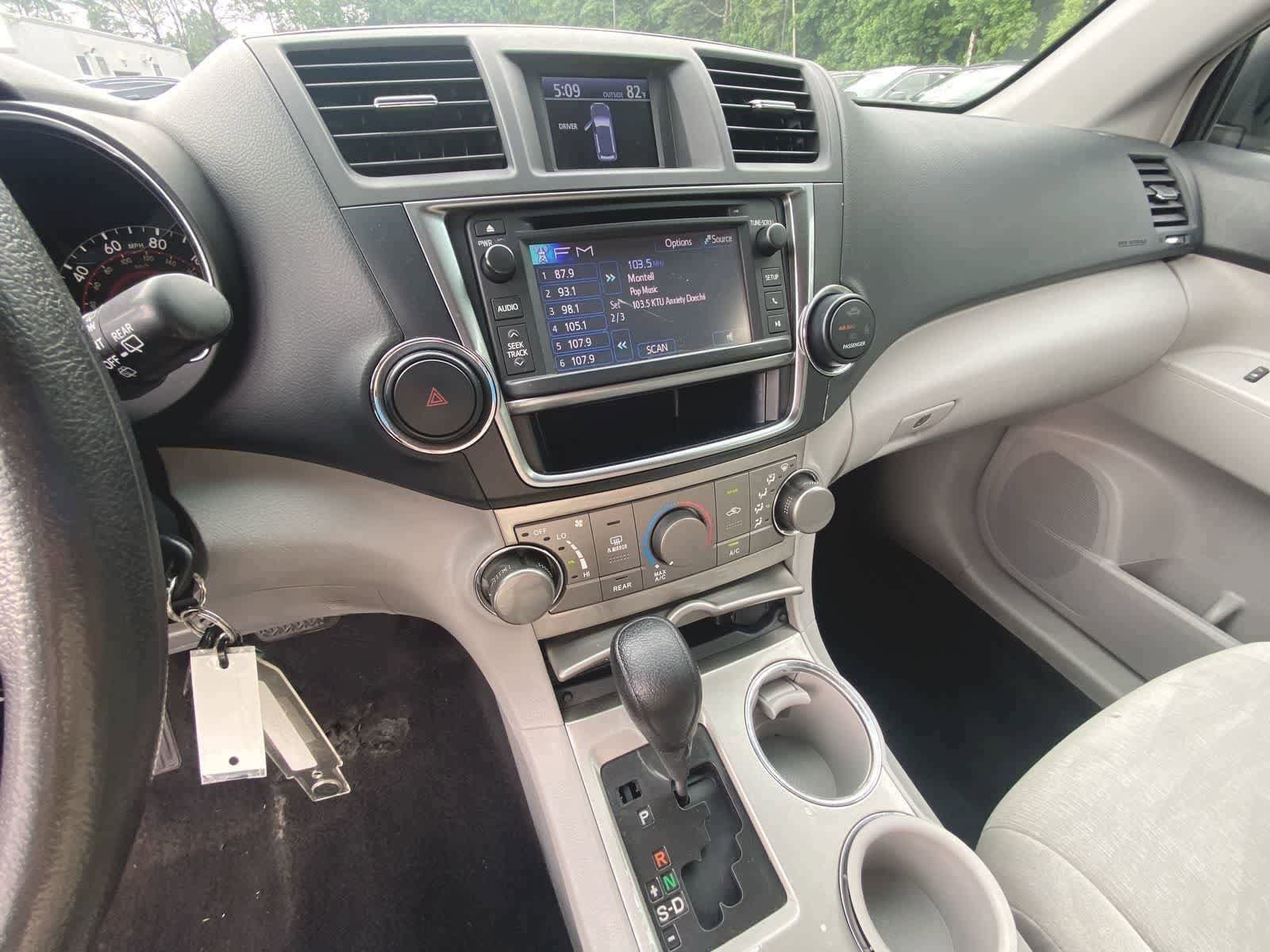 Thumbnail: 2013 Toyota Highlander - 19