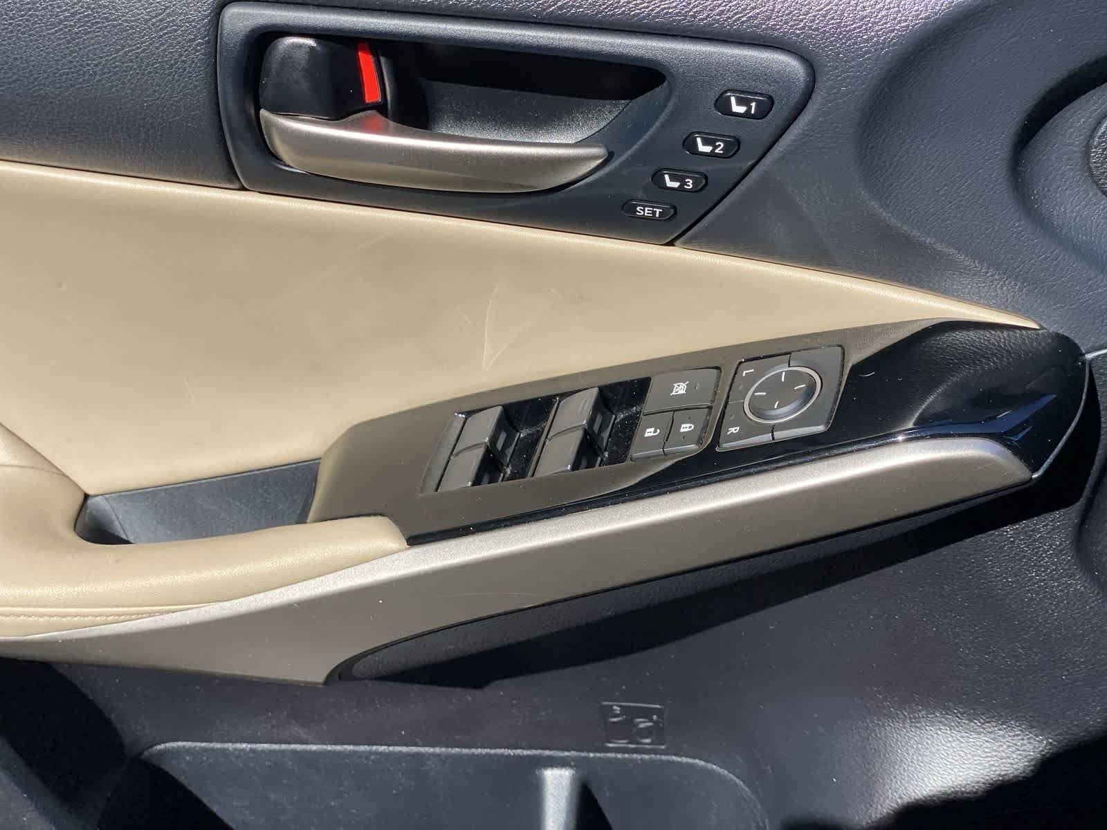 Thumbnail: 2020 Lexus IS - 16