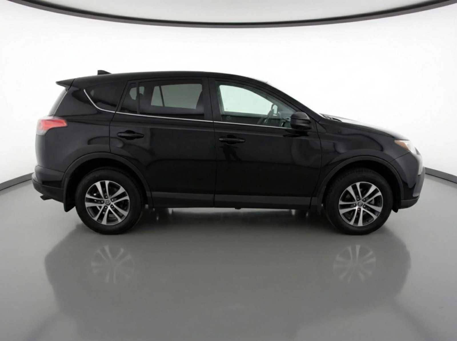 Thumbnail: 2018 Toyota RAV4 - 6