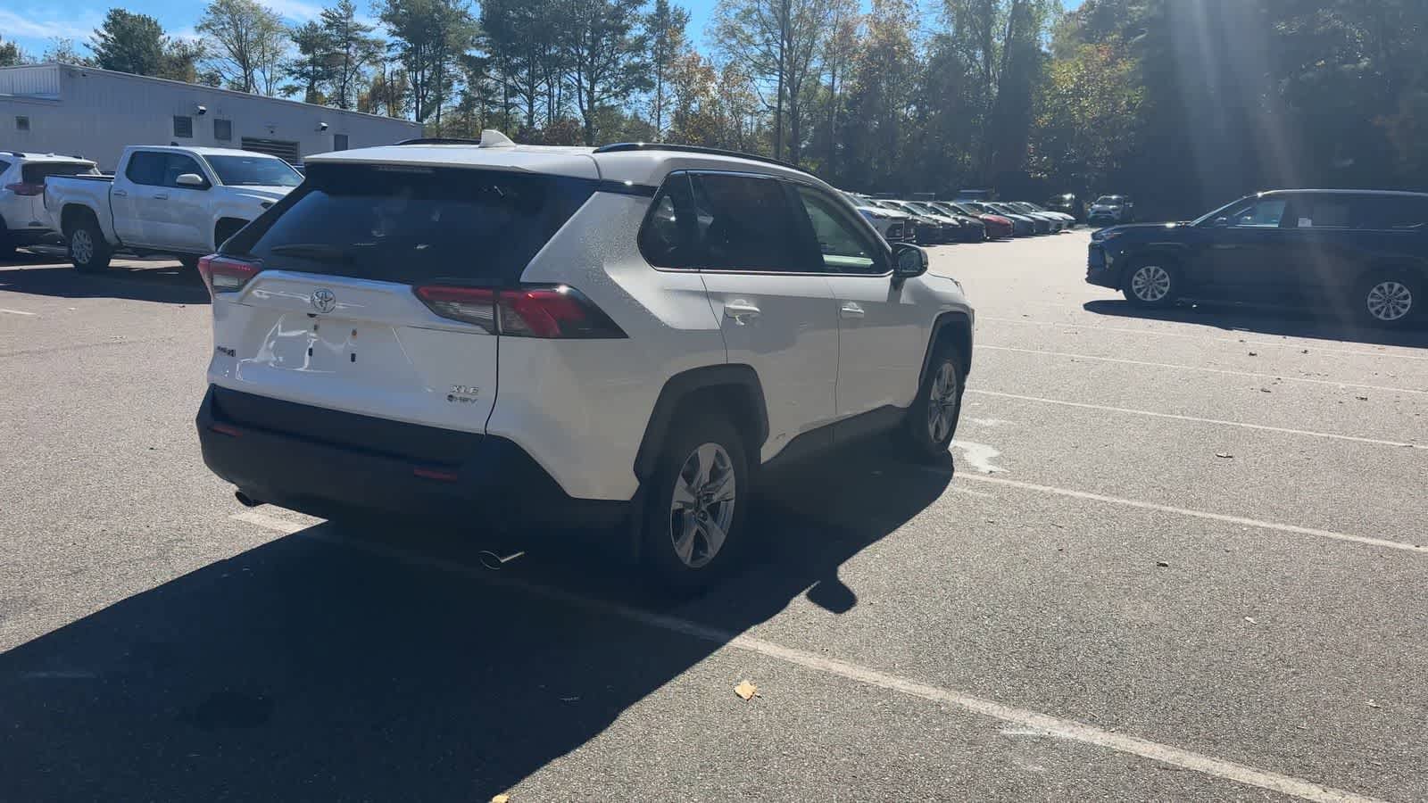 Thumbnail: 2025 Toyota RAV4 - 8