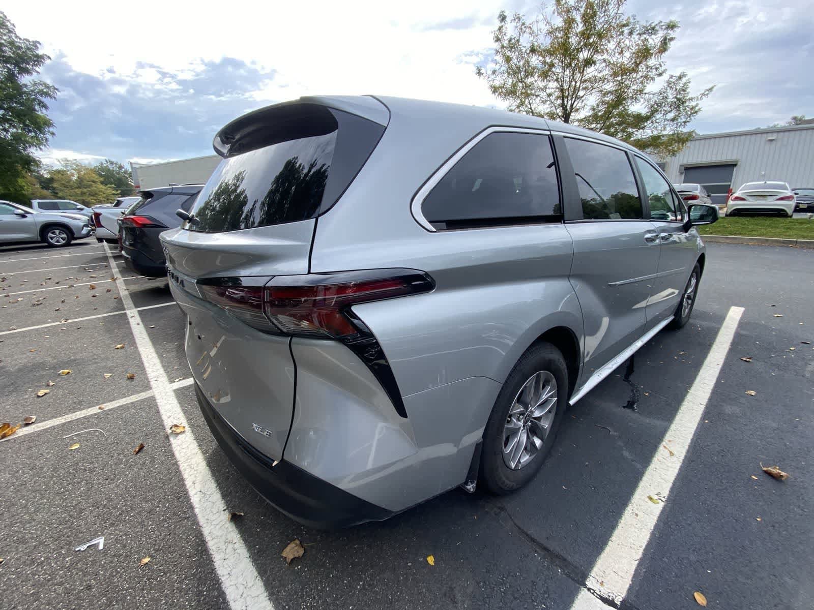 Thumbnail: 2025 Toyota Sienna - 7