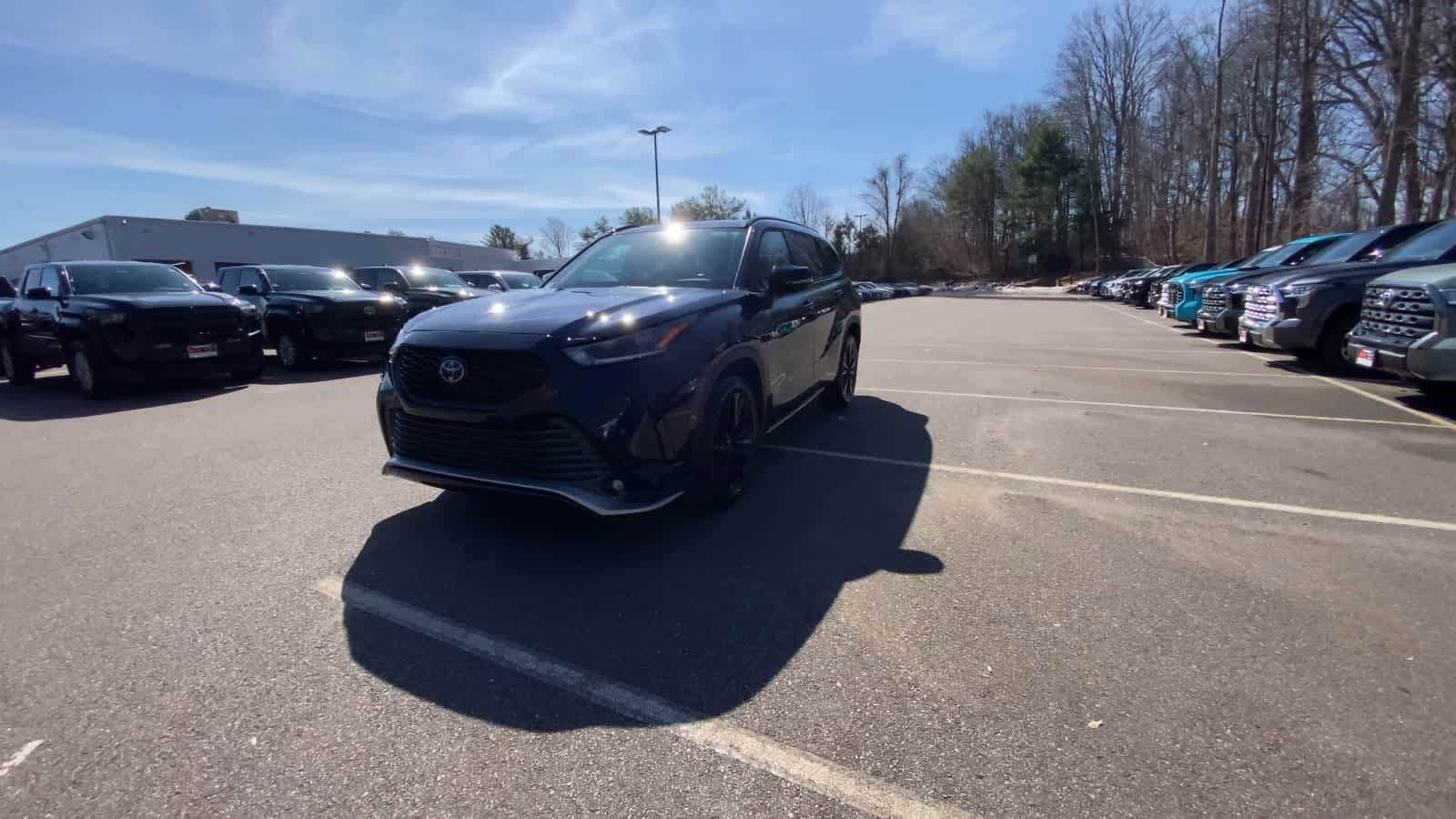 Thumbnail: 2025 Toyota Highlander - 8