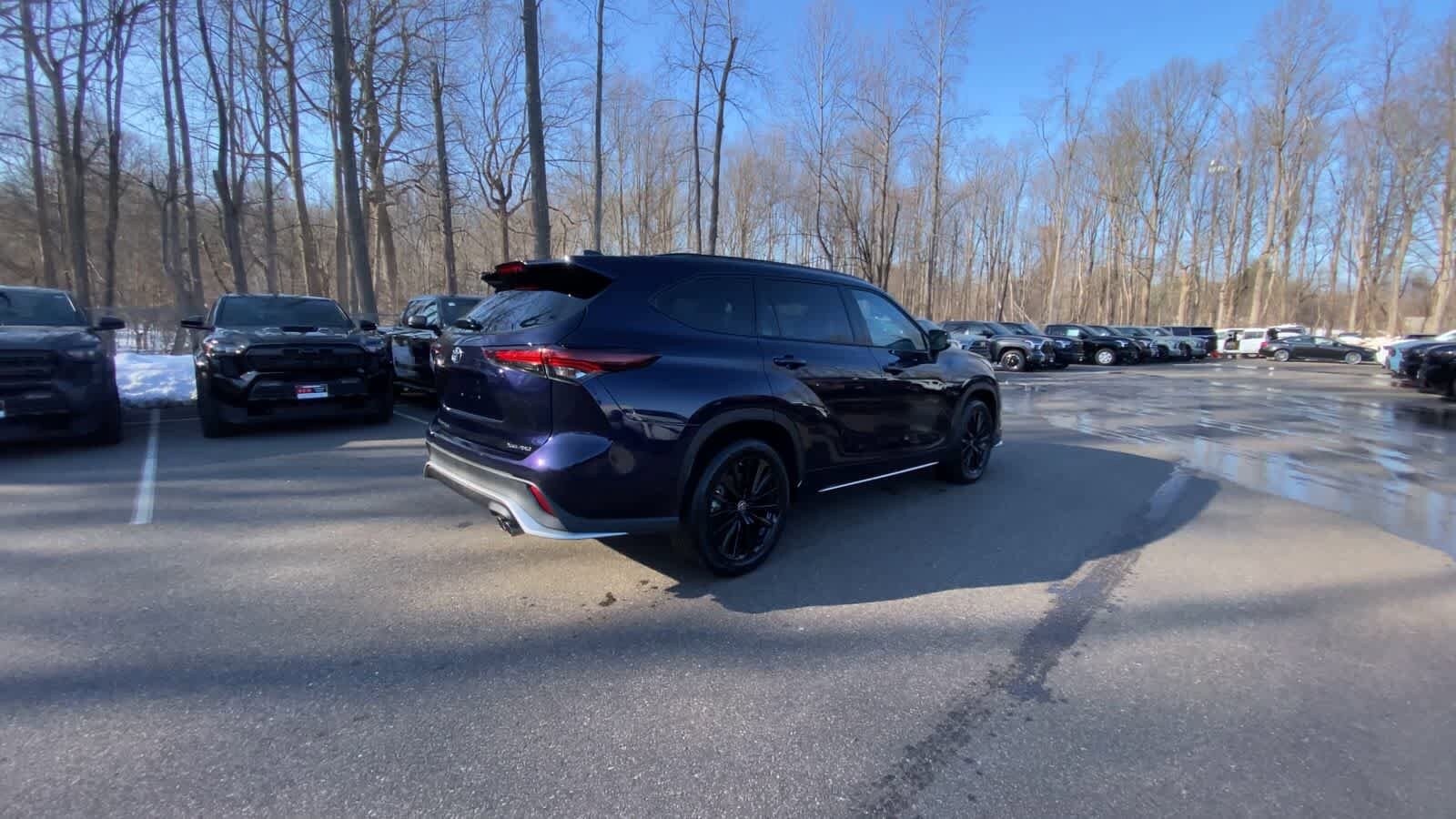 Thumbnail: 2025 Toyota Highlander - 11