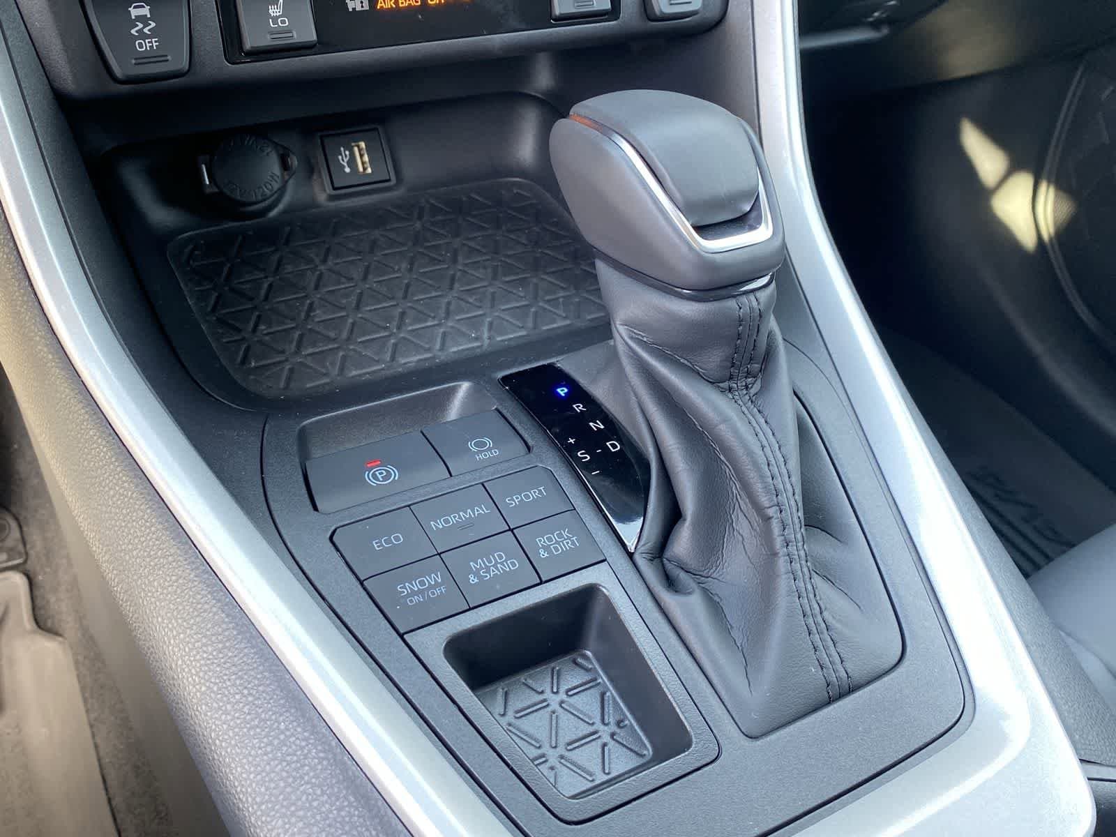 Thumbnail: 2025 Toyota RAV4 - 33