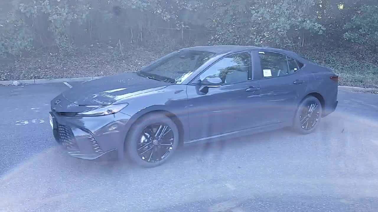 2025 Toyota Camry SE photo 4