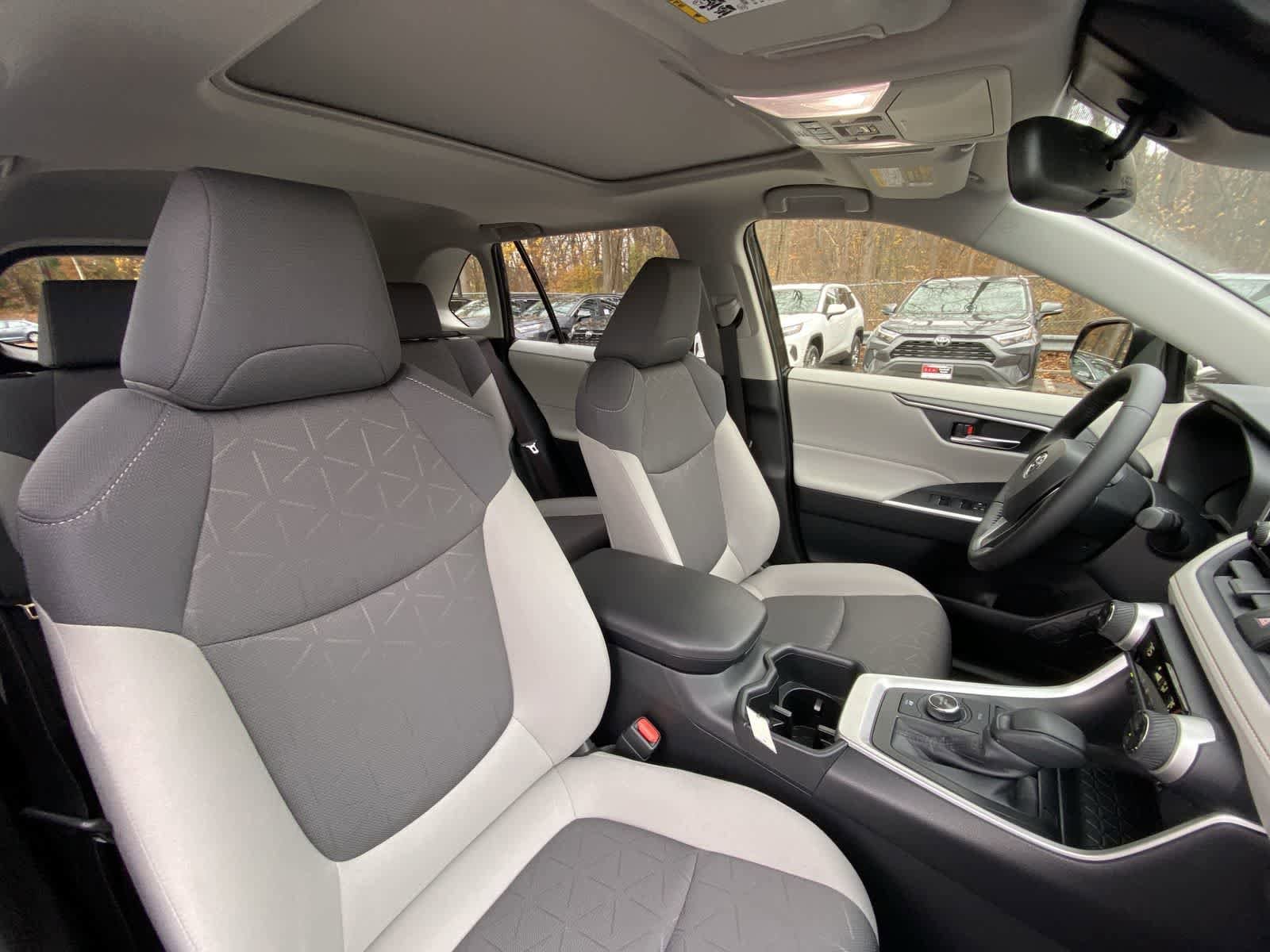 Thumbnail: 2025 Toyota RAV4 - 28