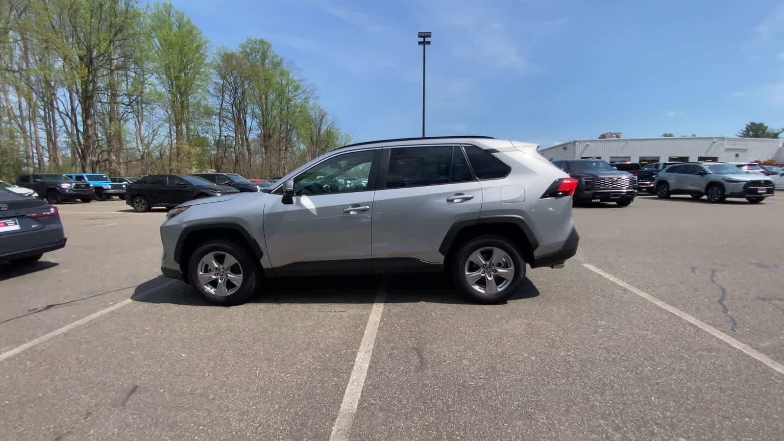 Thumbnail: 2025 Toyota RAV4 - 8