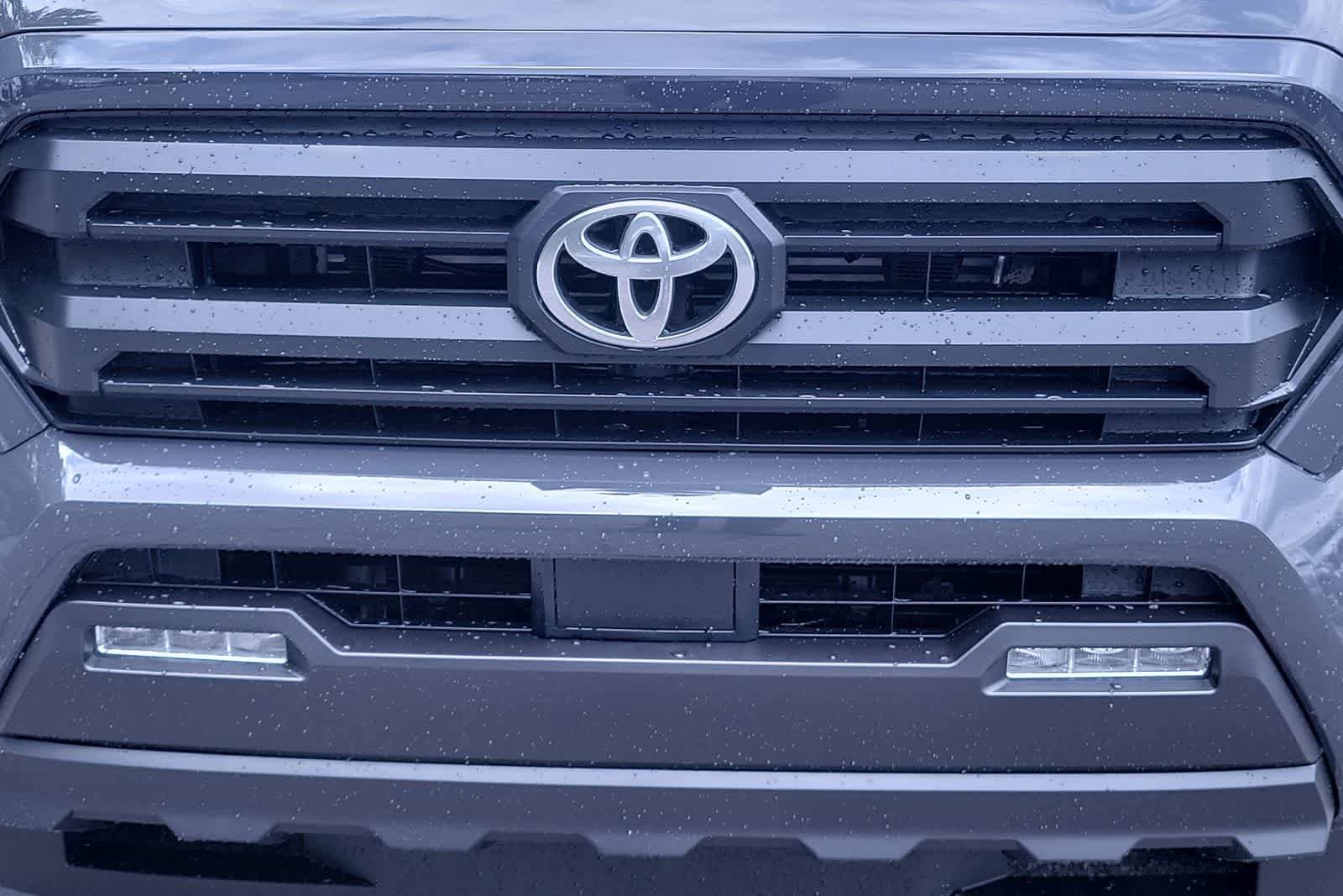 2025 Toyota Tacoma SR5 10